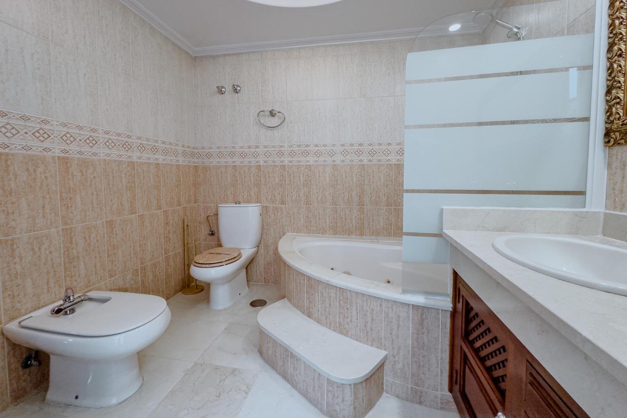 Deluxe Double or Twin Room Spa Bath