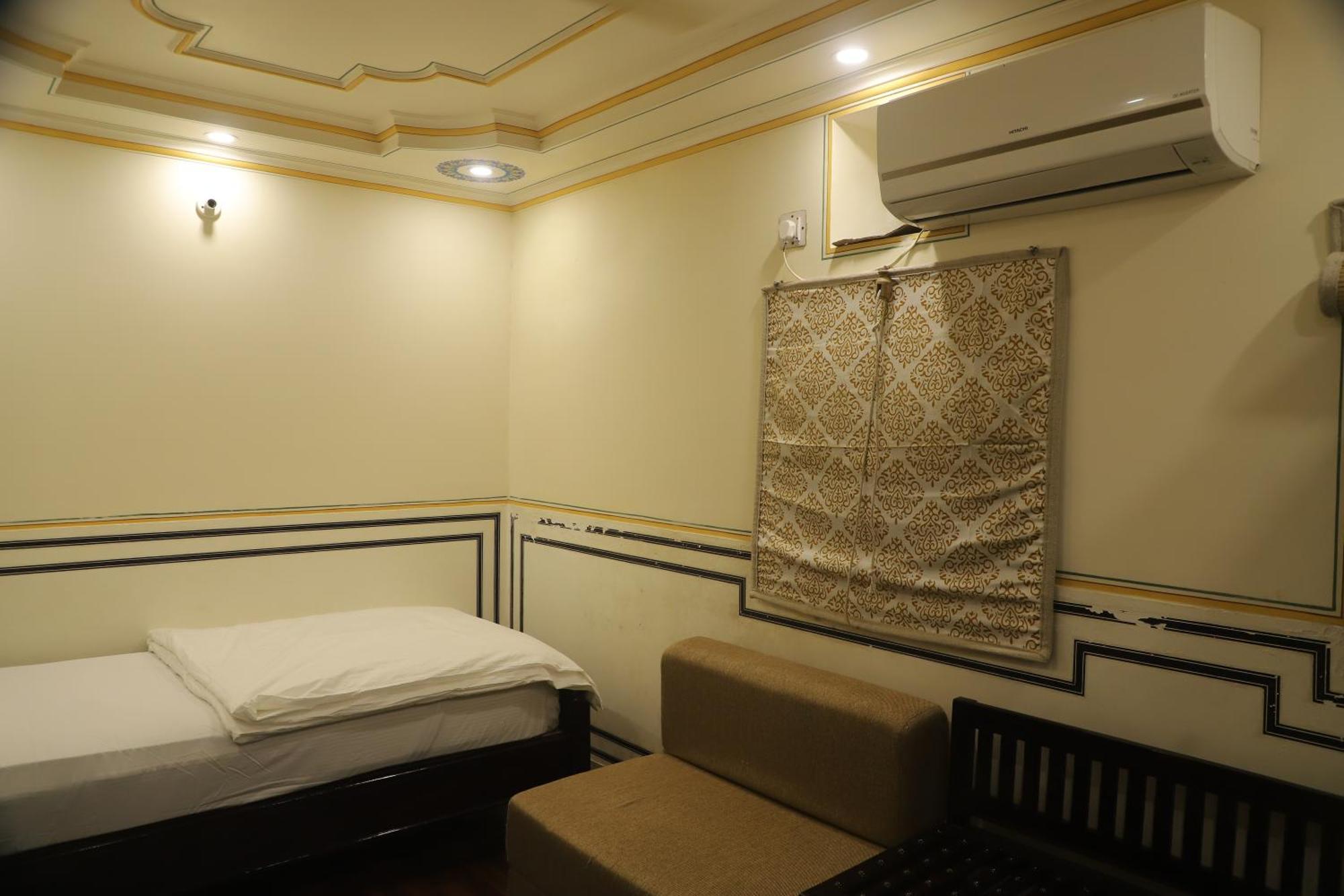 Deluxe Single Room