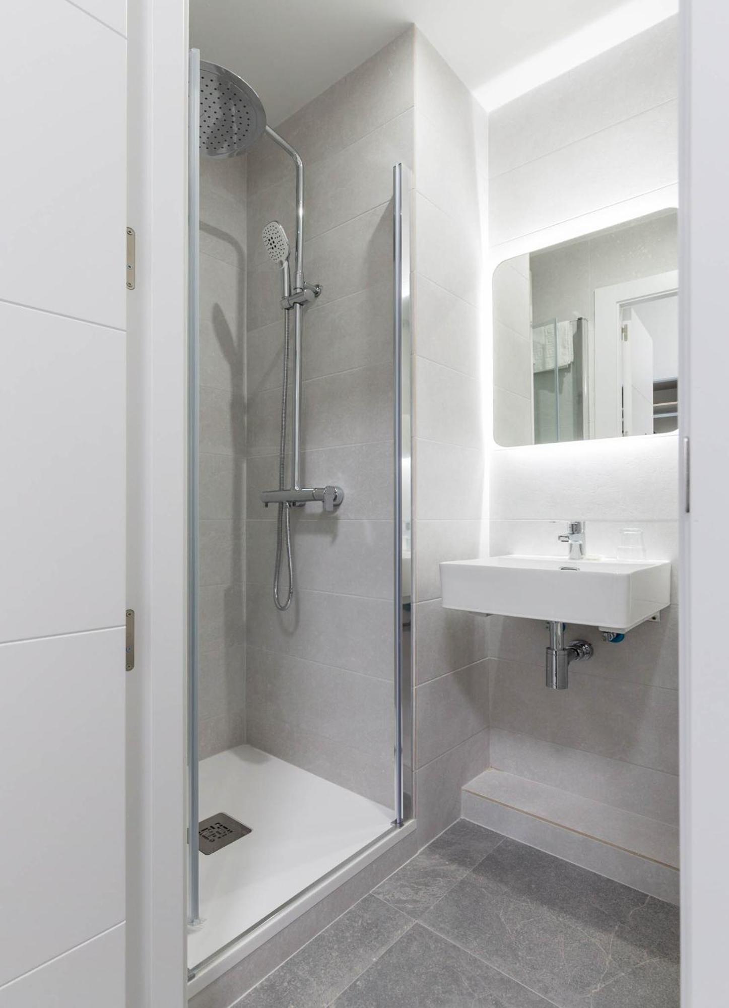 Twin Room,1629392476:JPEG