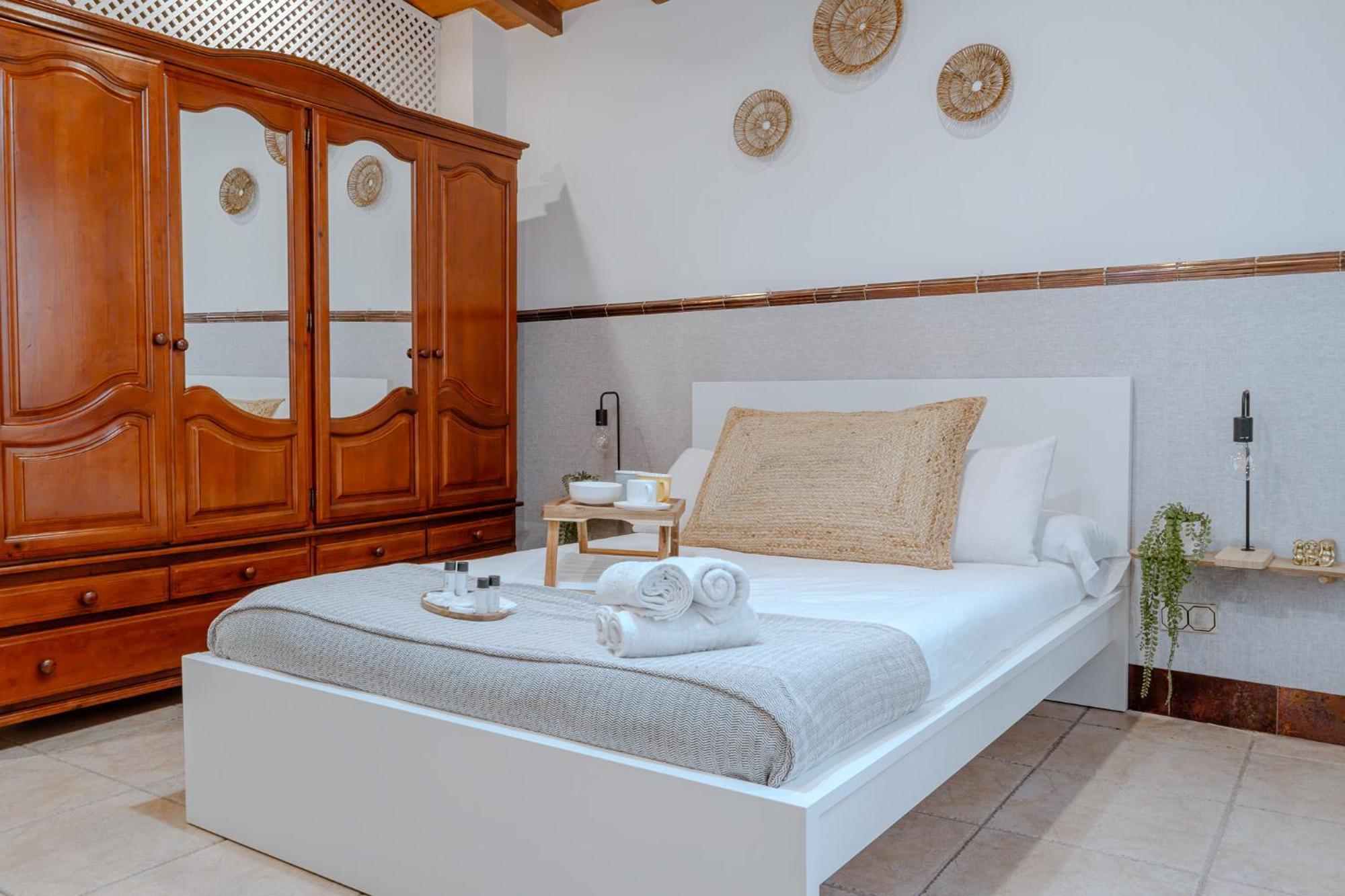 One-Bedroom Deluxe Apartment