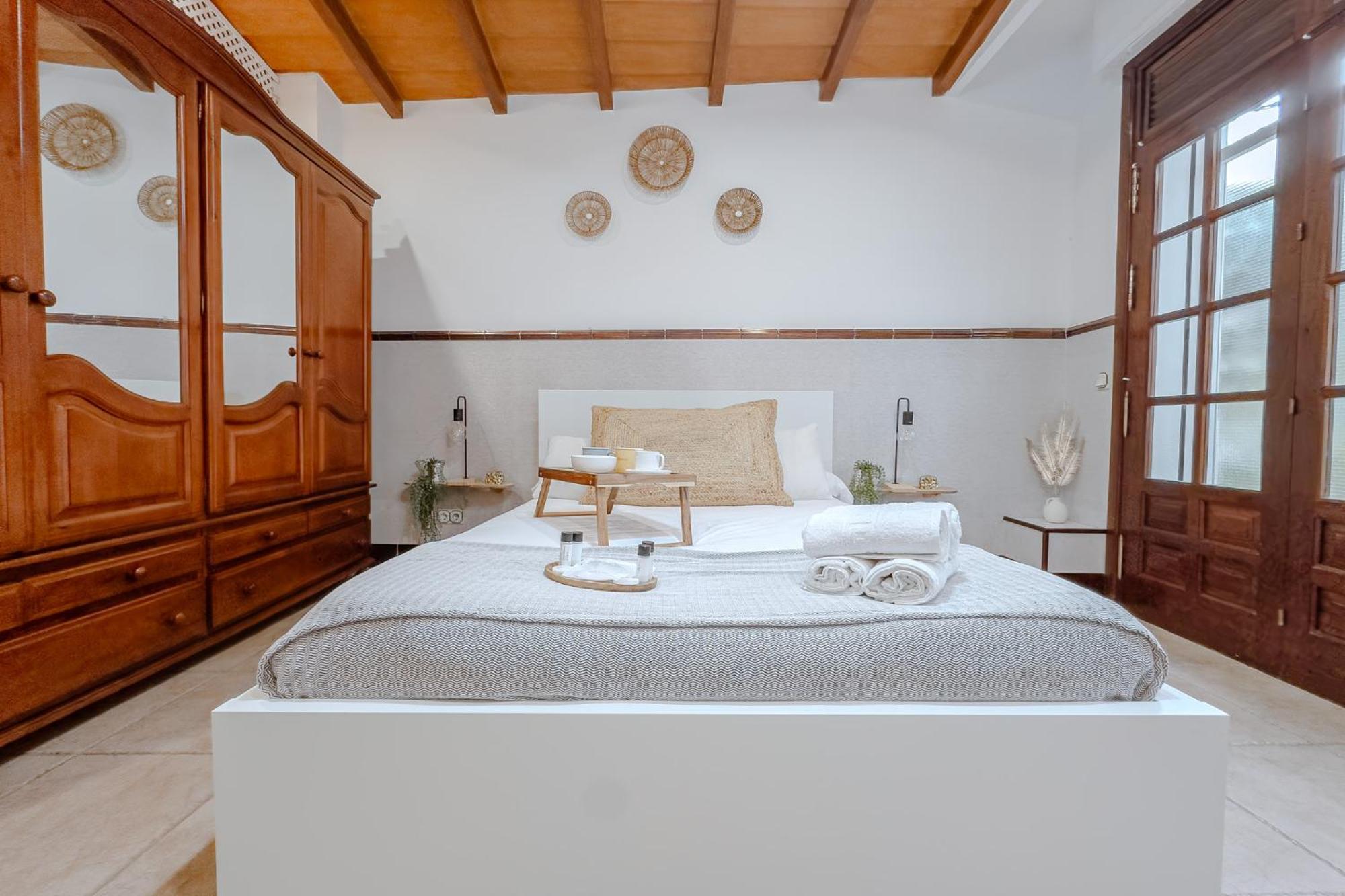 One-Bedroom Deluxe Apartment
