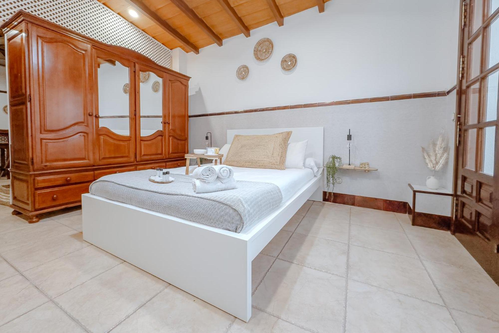 One-Bedroom Deluxe Apartment