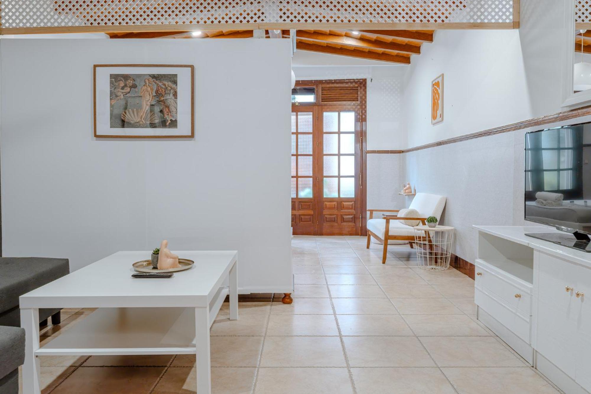One-Bedroom Deluxe Apartment