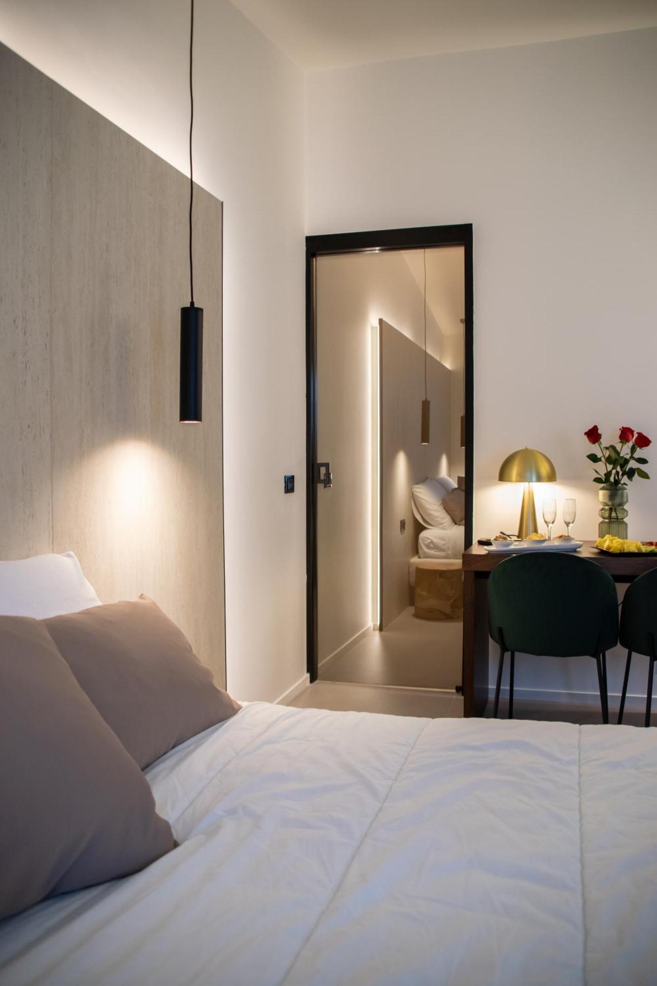 Deluxe Double Room Bath