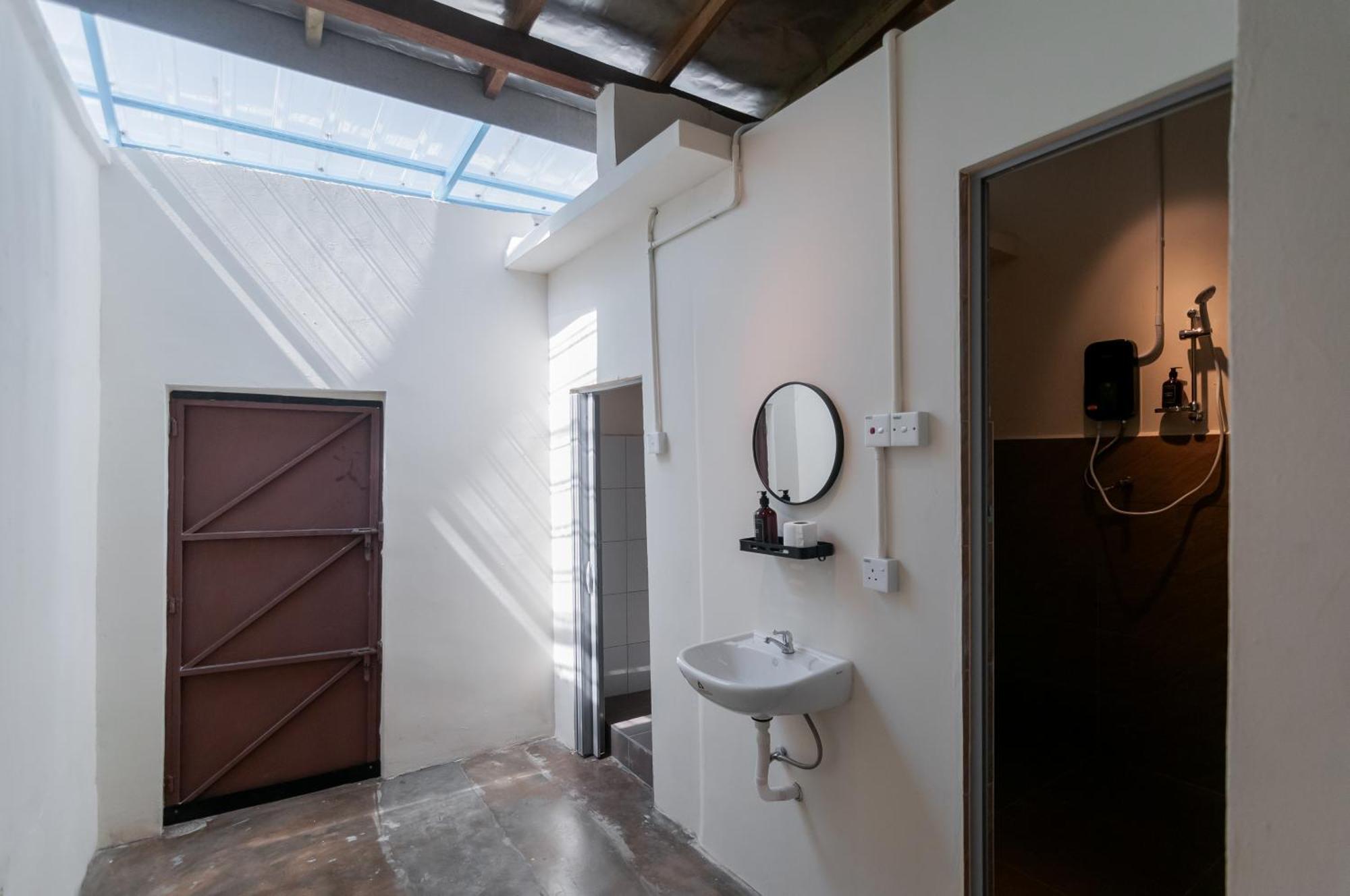 Twin Room with Courtyard View