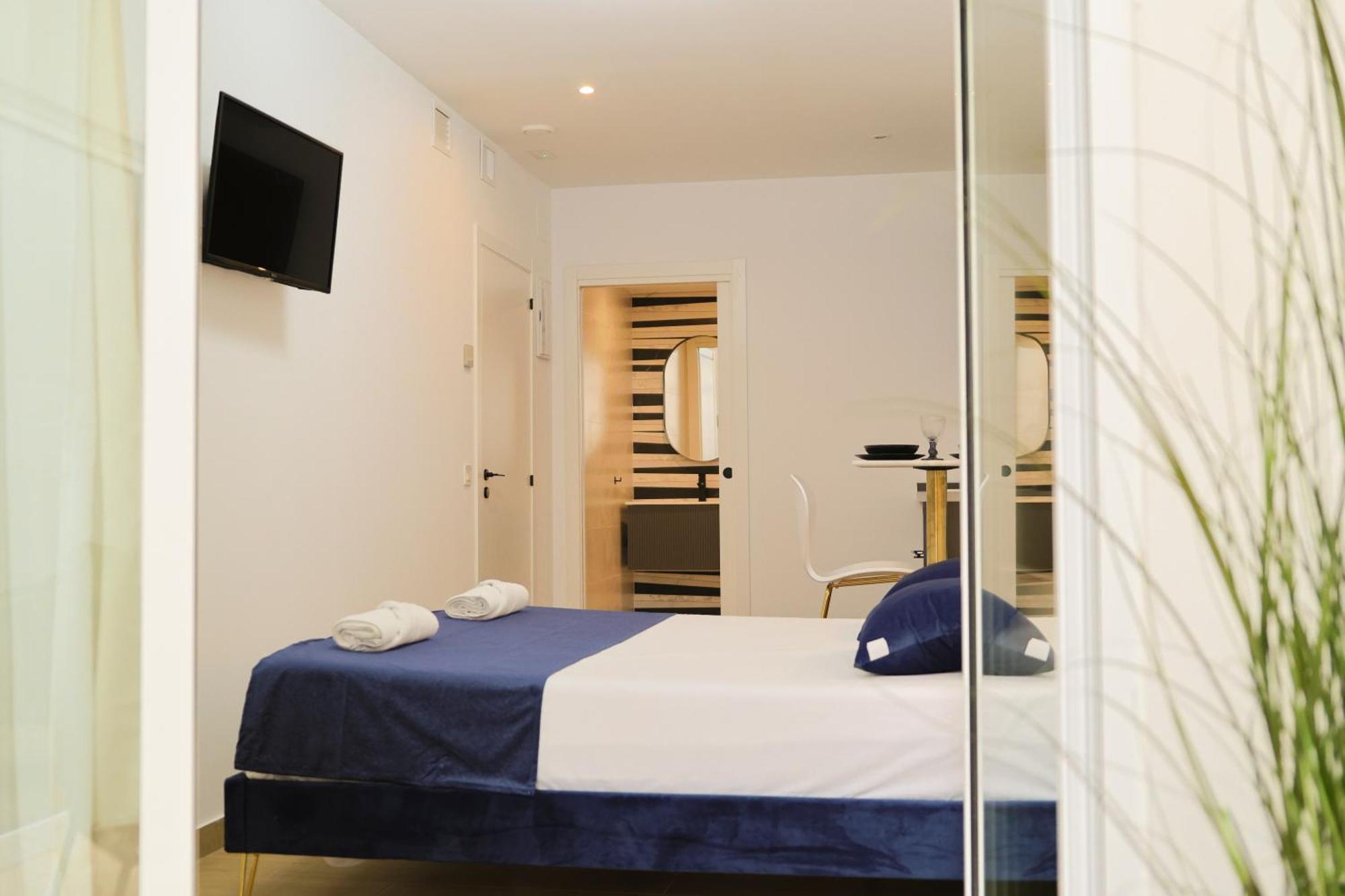 Double Room Private Bathroom