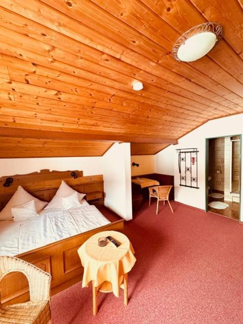 Dreibettzimmer