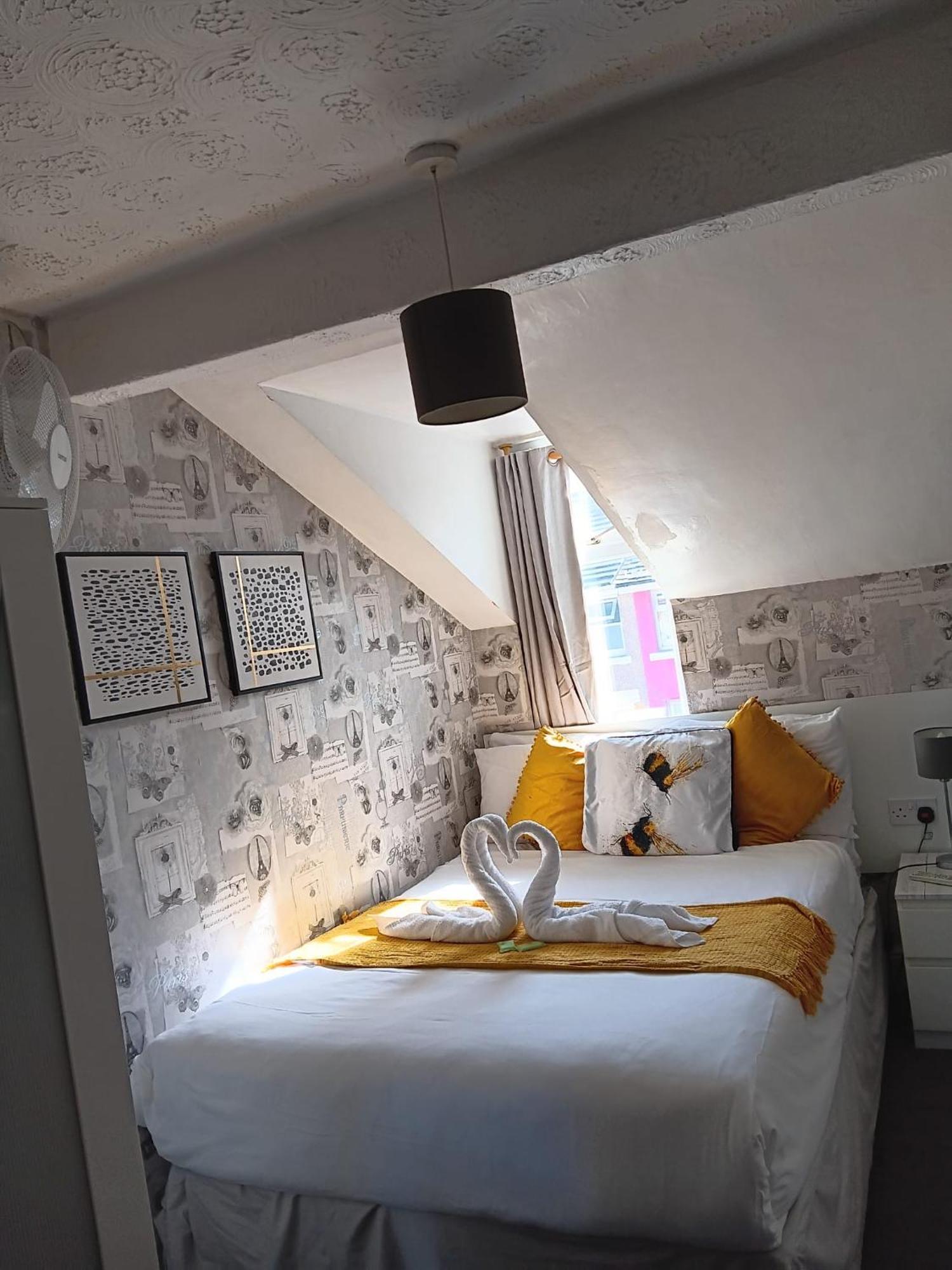 Small Double Room,1773759154:JPEG