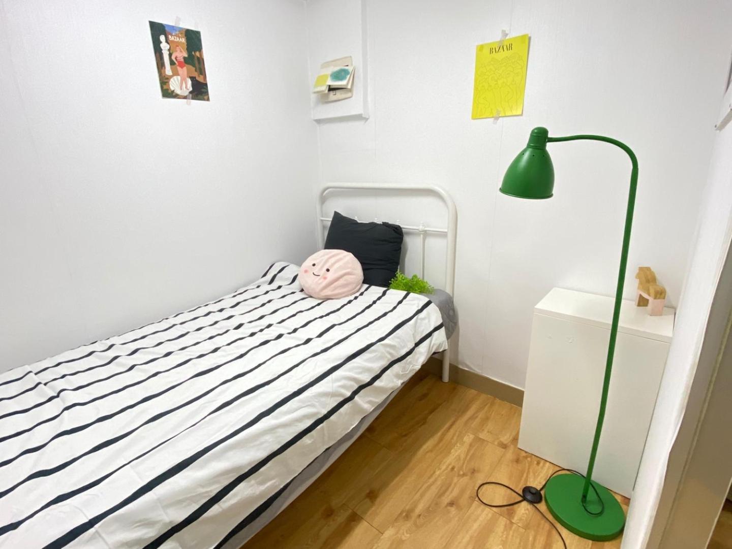 Eenpersoonskamer met Gedeelde Badkamer en Toilet