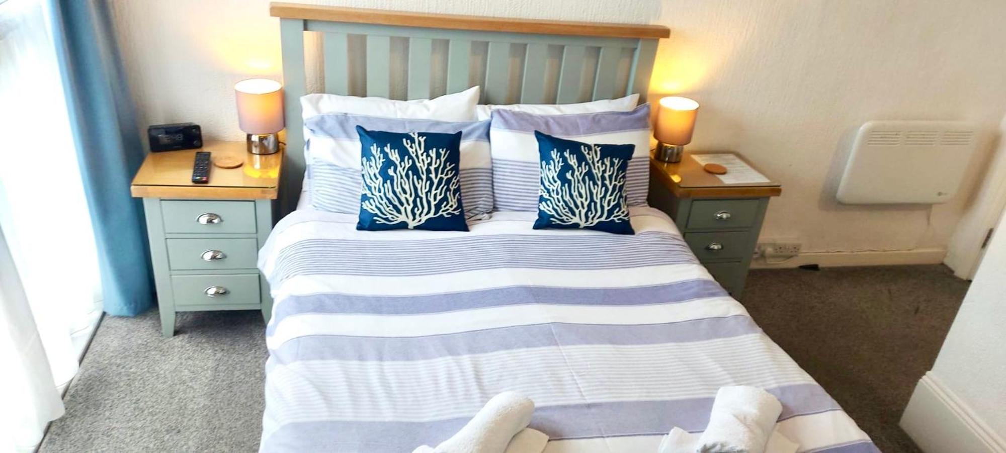 Small Double Room,1641752739:JPEG