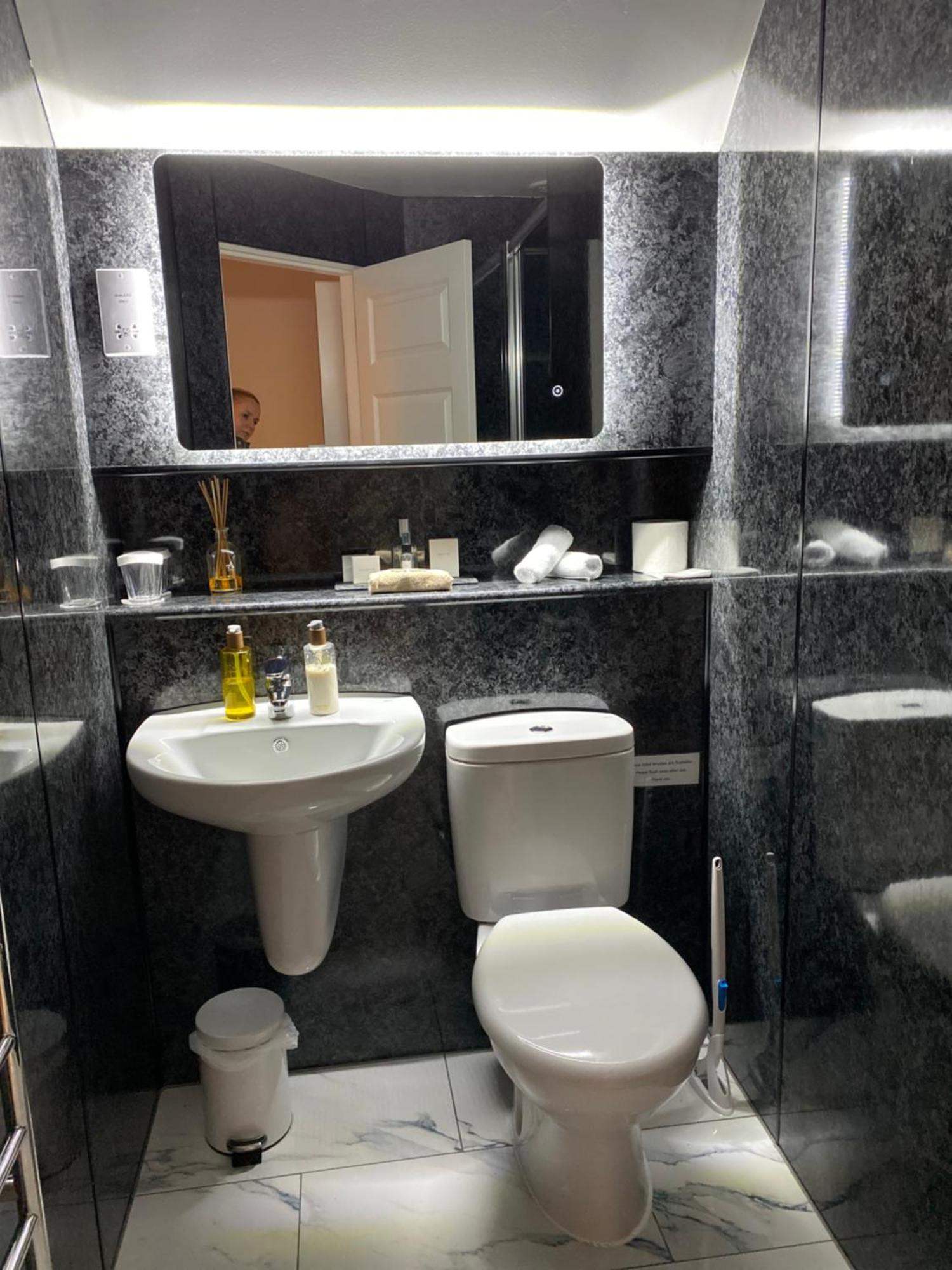 Double Room Lake View,1765462415:JPEG