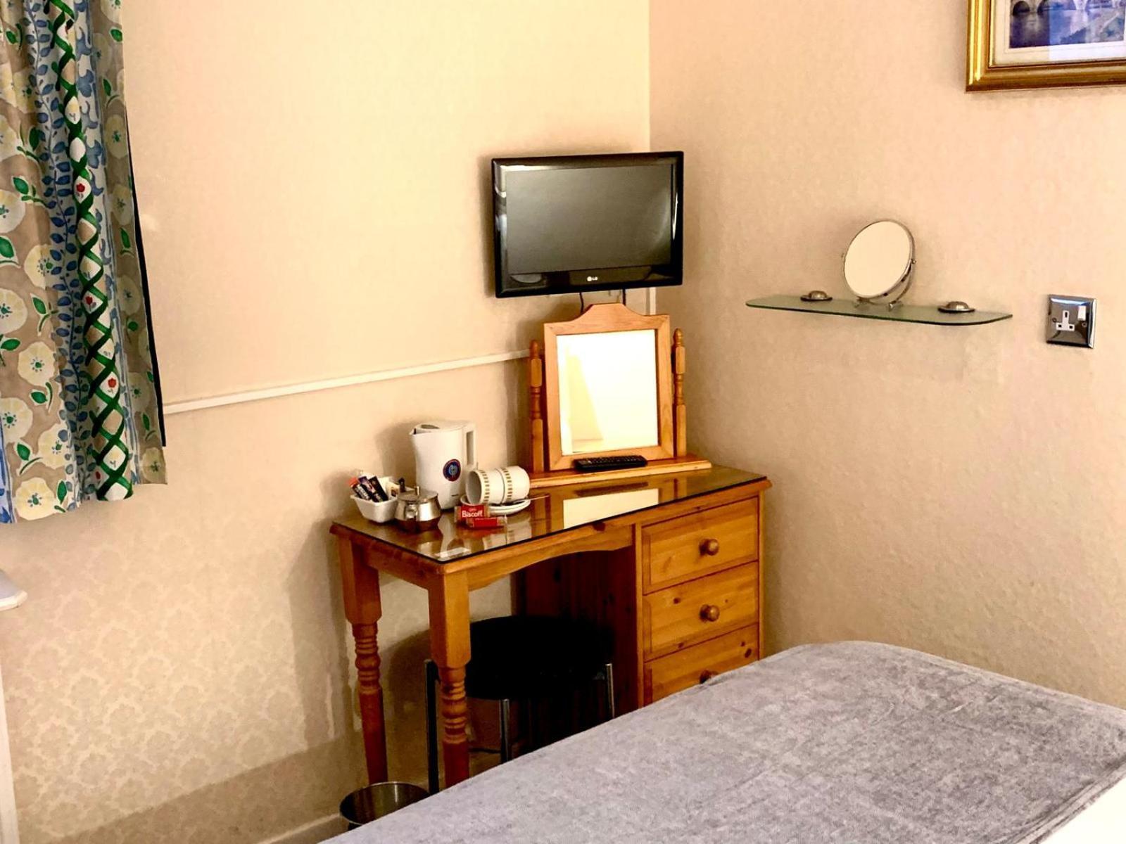 Twin Room with Private External Bathroom