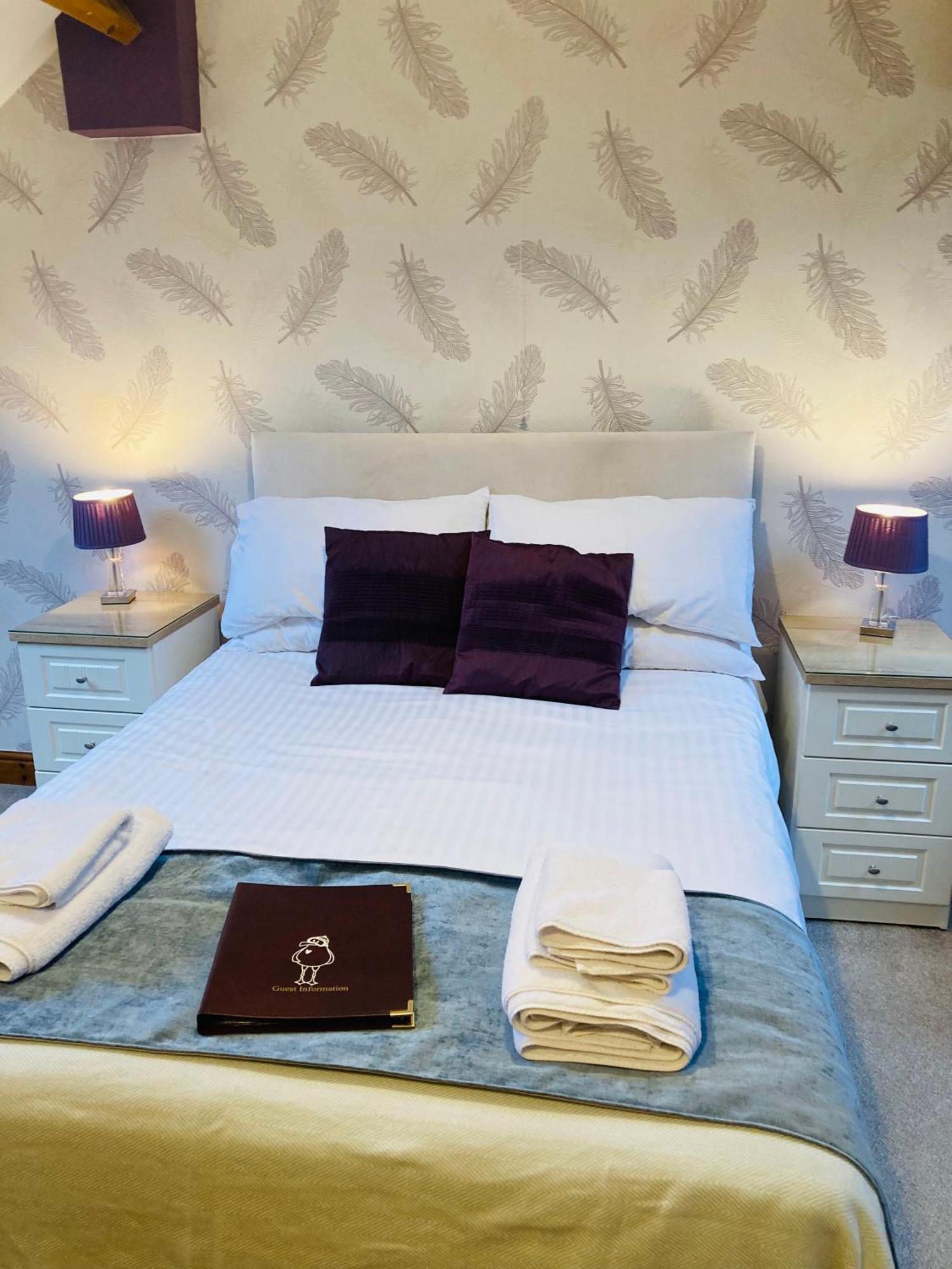 Large Double Room,1645026437:JPEG
