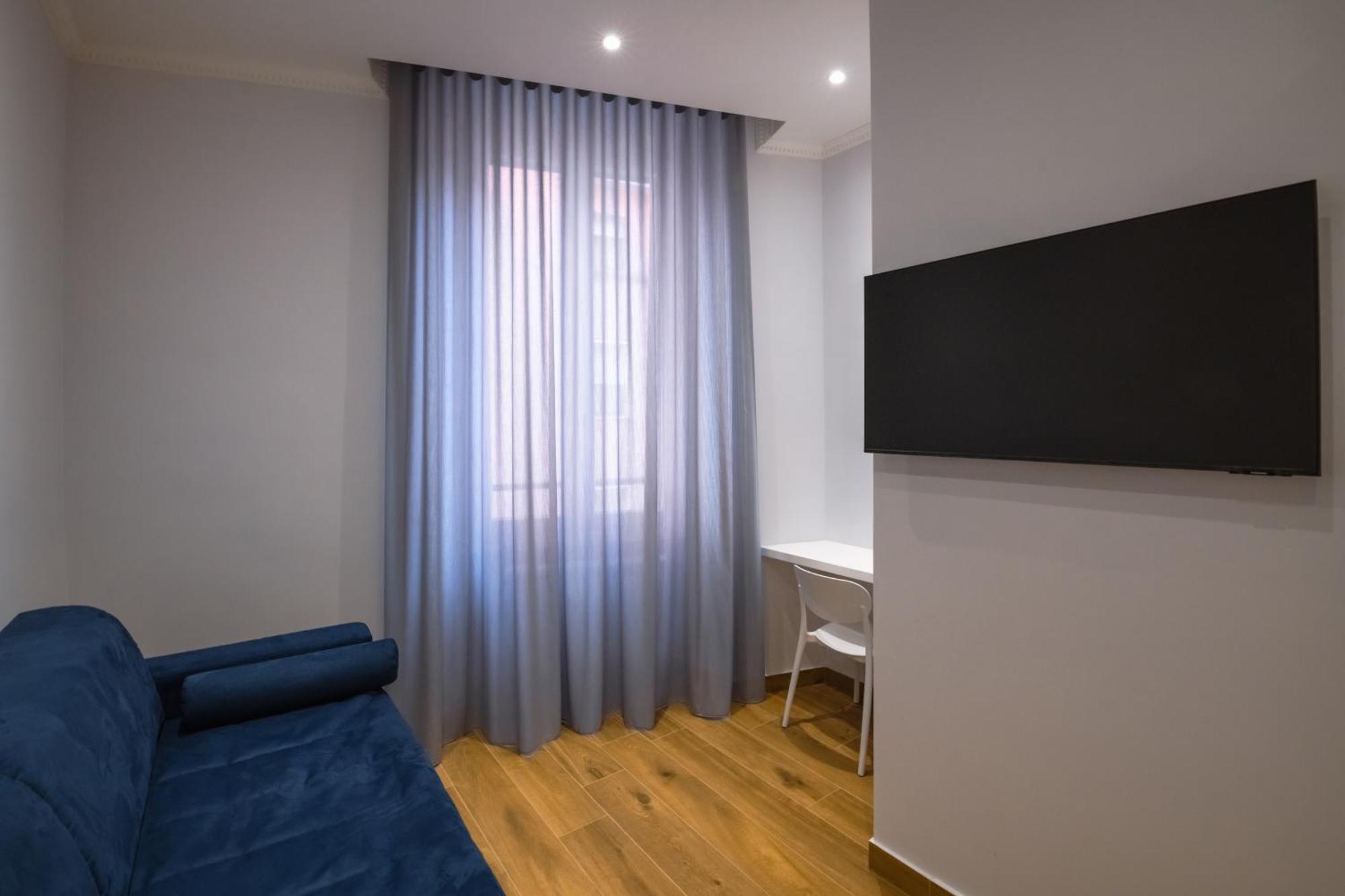 Deluxe King Suite