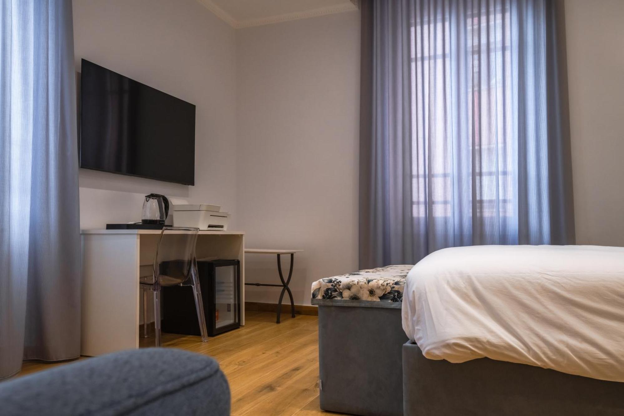 Deluxe King Suite