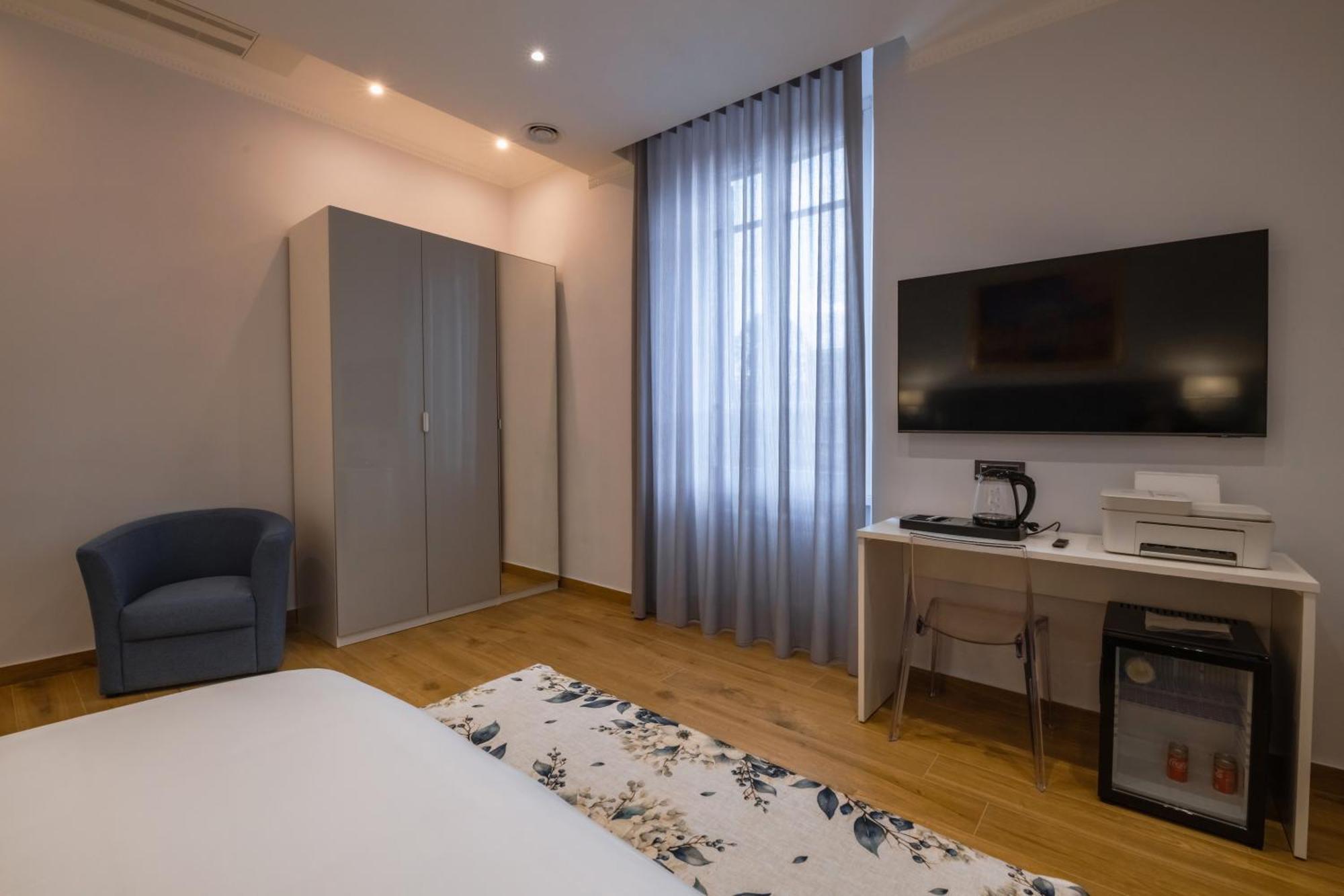 Deluxe King Suite