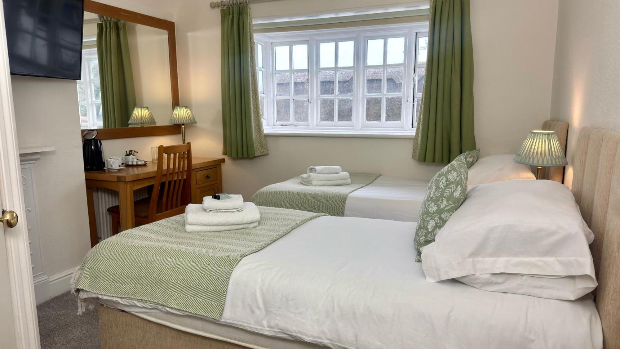 Twin Room,1645721774:JPEG