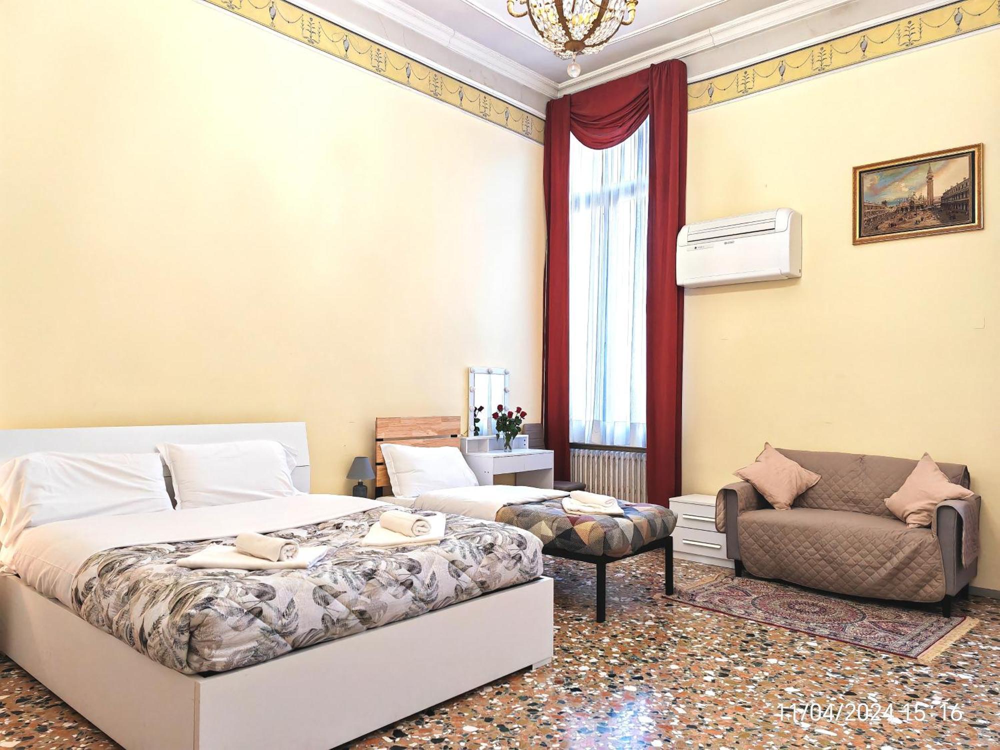 Quadruple Room with Private Bathroom