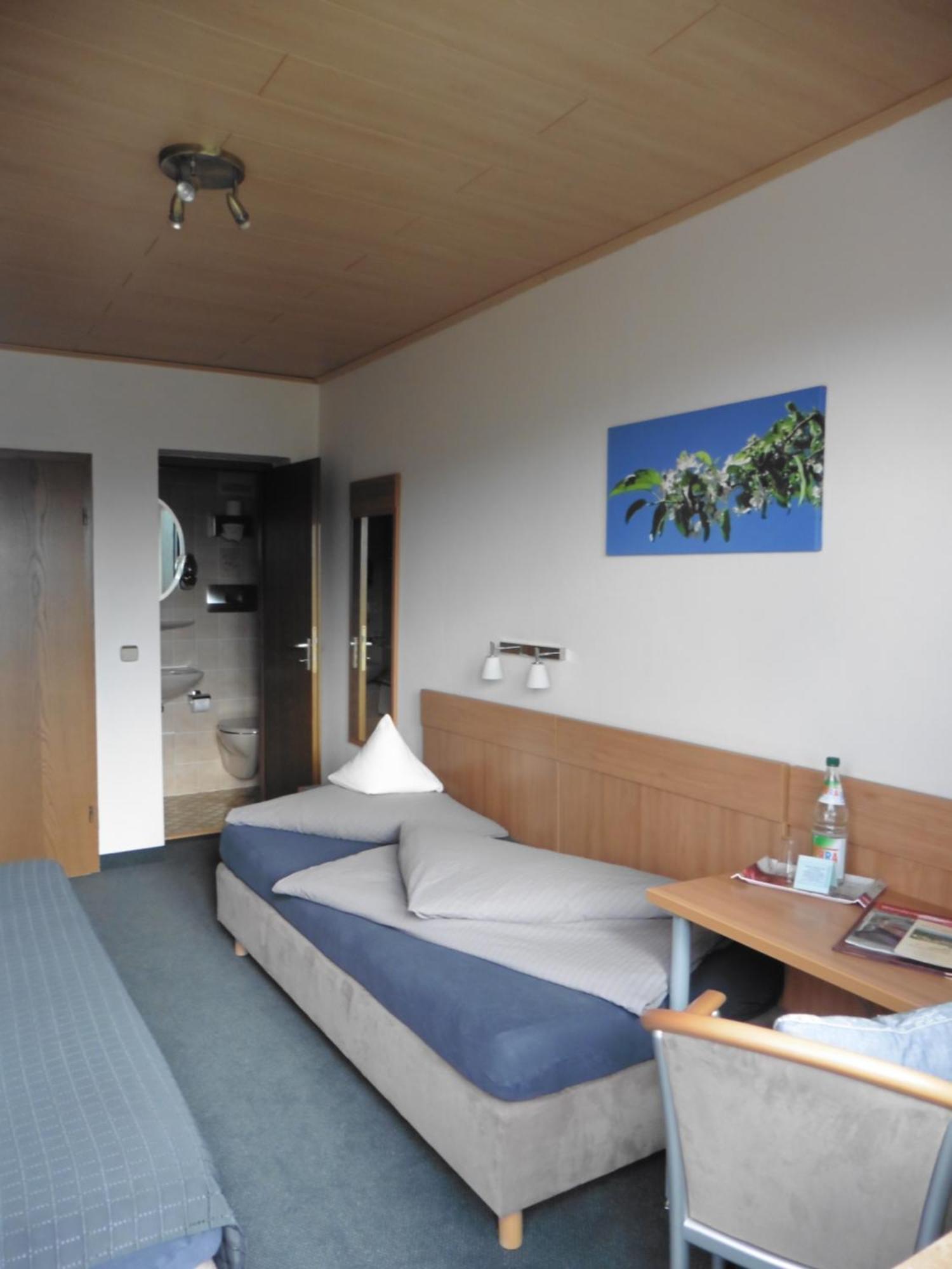 Einzelzimmer mit Balkon