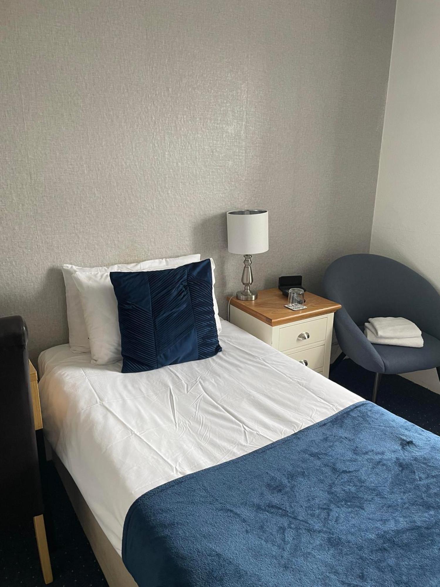 Single Room with Shared Bathroom