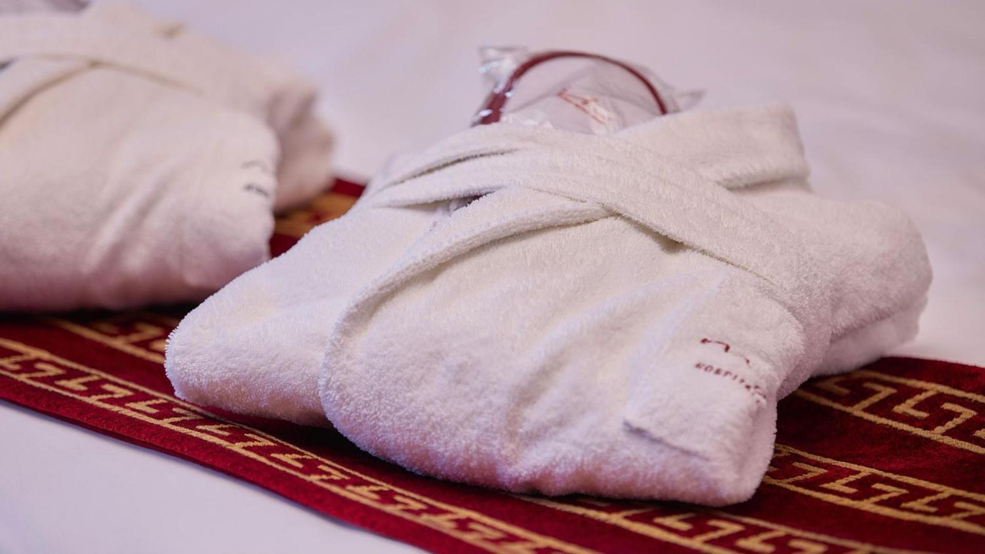 Deluxe Double Room,1681781131:JPEG