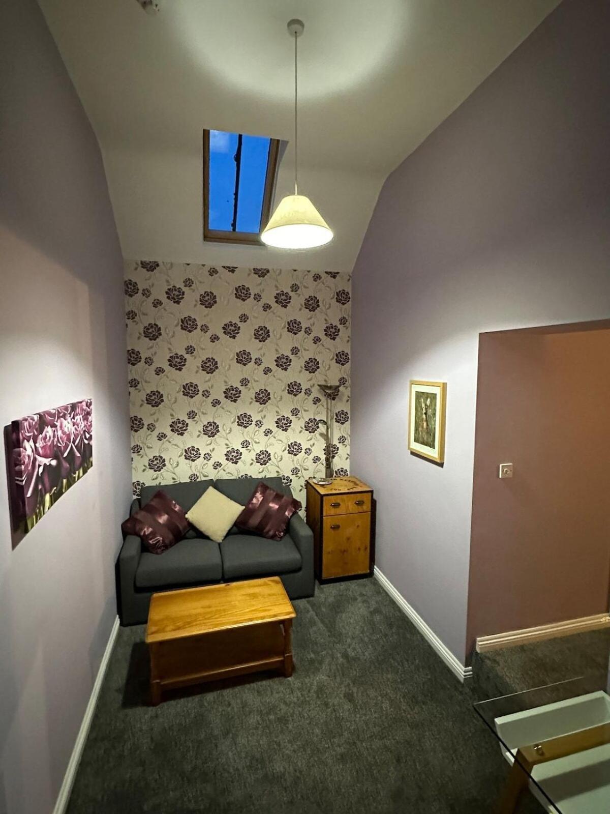 One-Bedroom Apartment,1648478351:JPEG