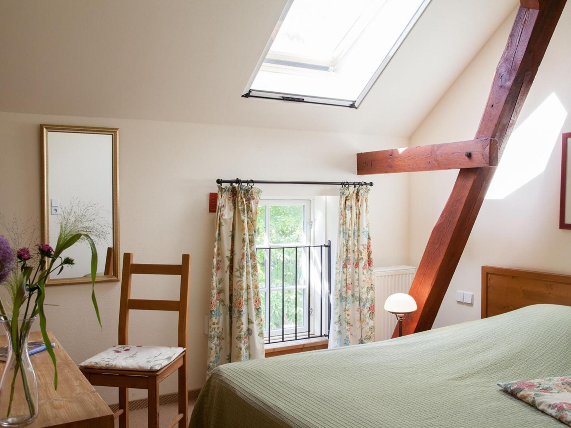 Single Room,1683802543:JPEG