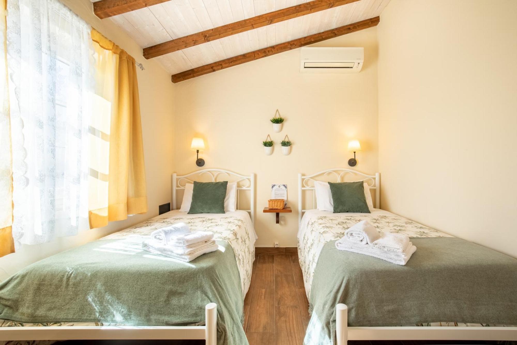 Twin Room with Shared Bathroom - 1st Floor