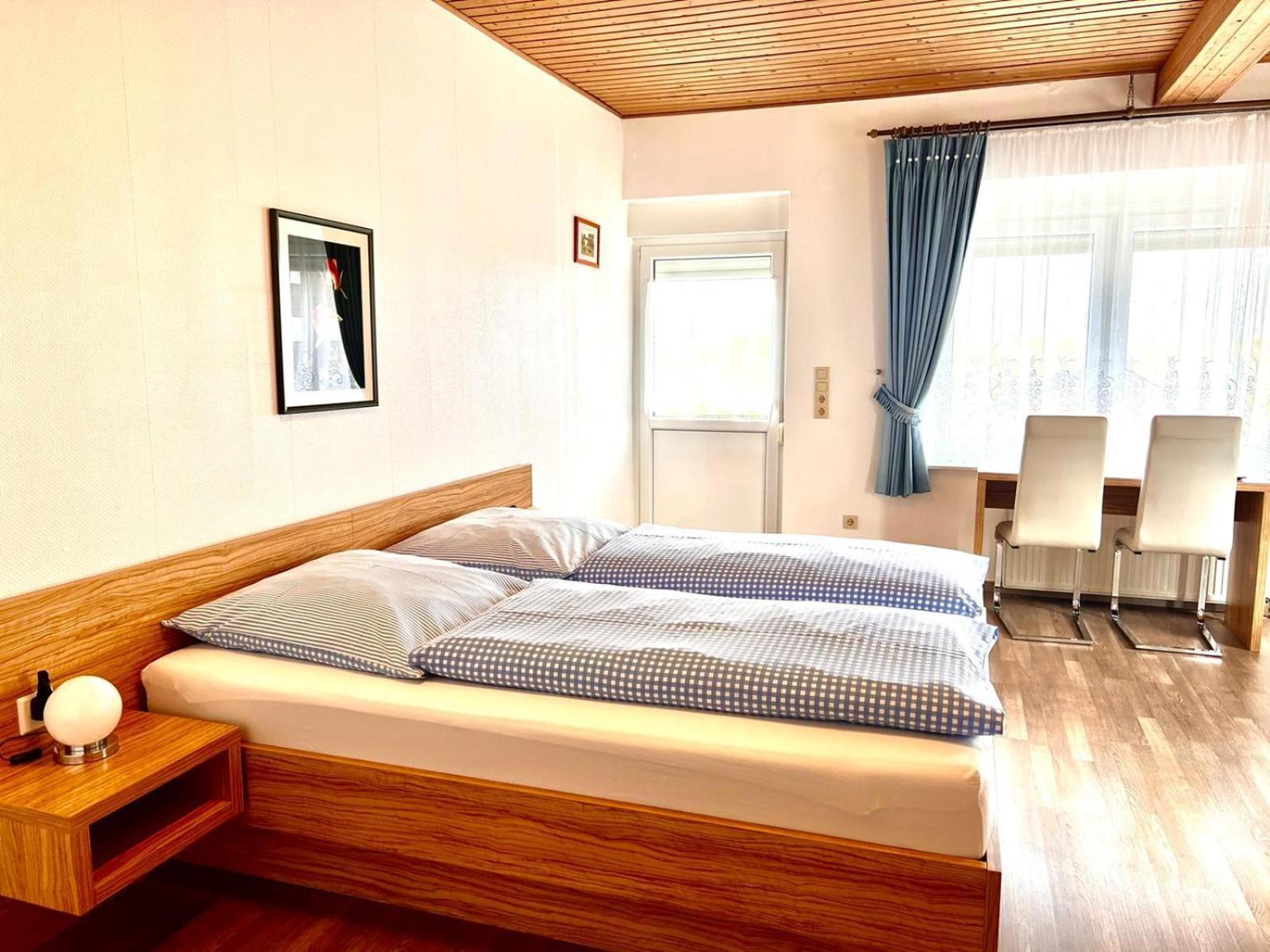 Doppelzimmer mit Balkon