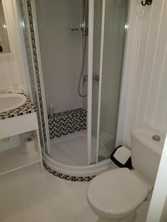 Single Room with Bathroom,1656182517:JPEG