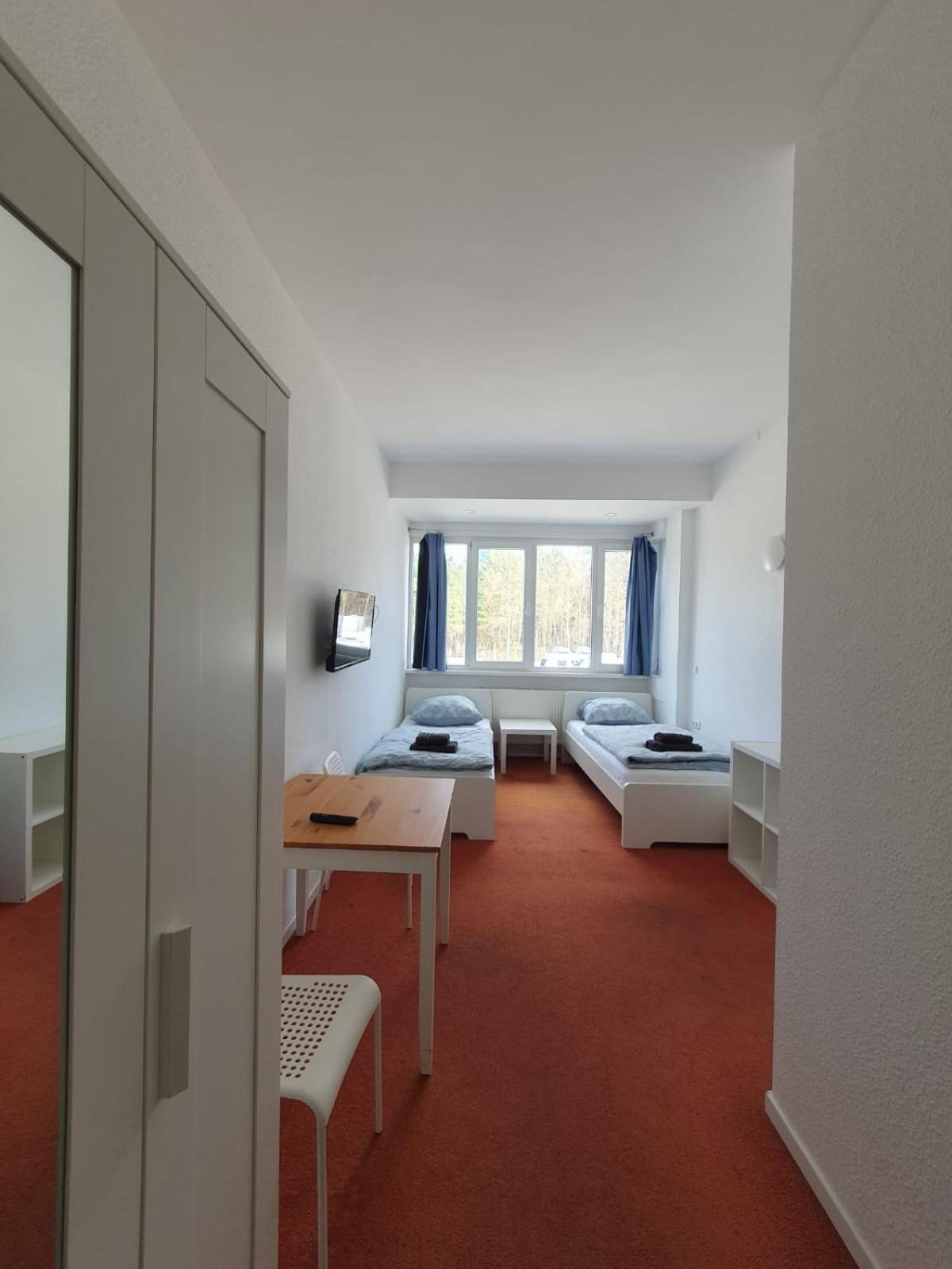 Zweibettzimmer mit eigenem Bad