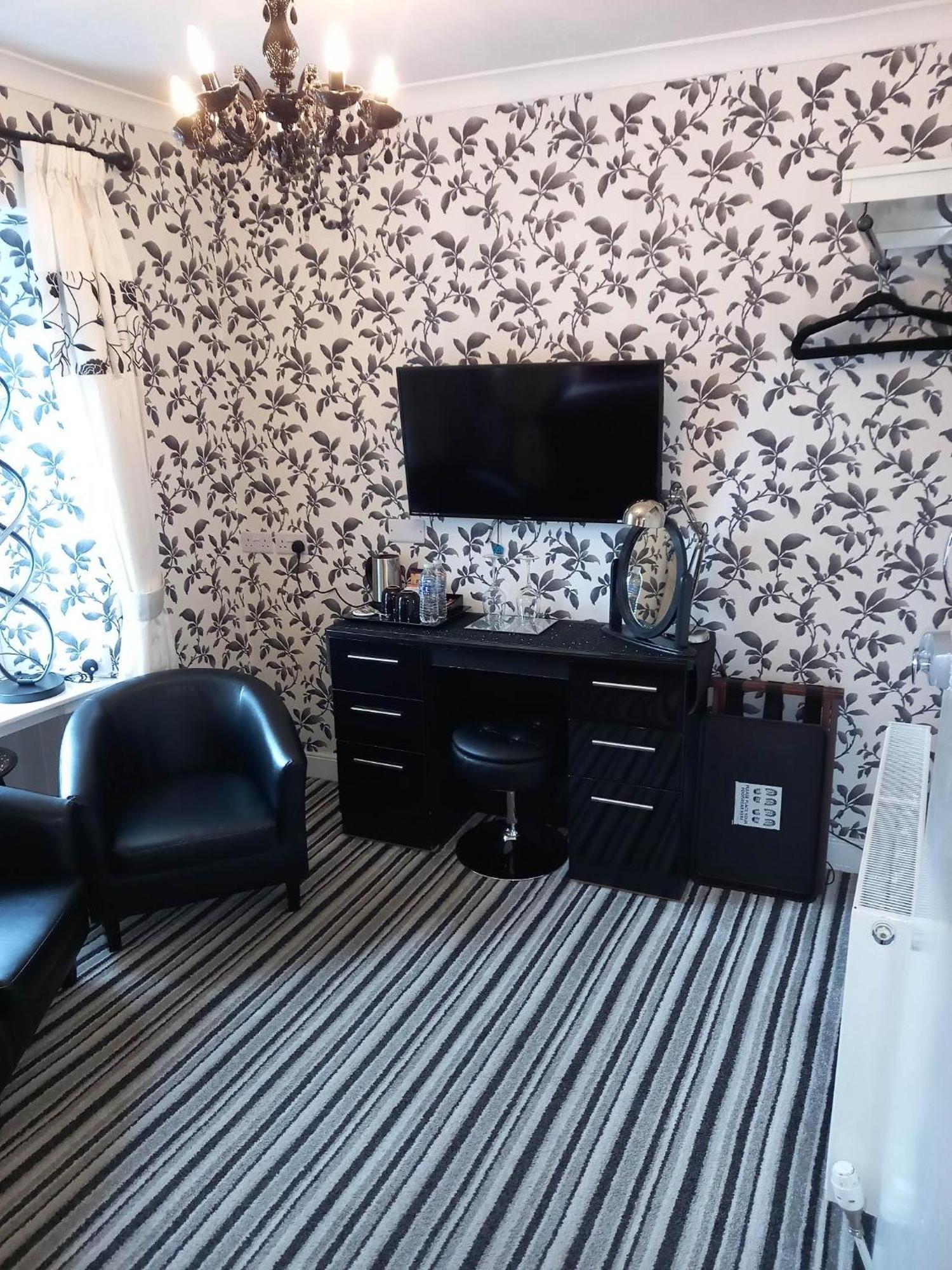Double Room Four Poster Bed