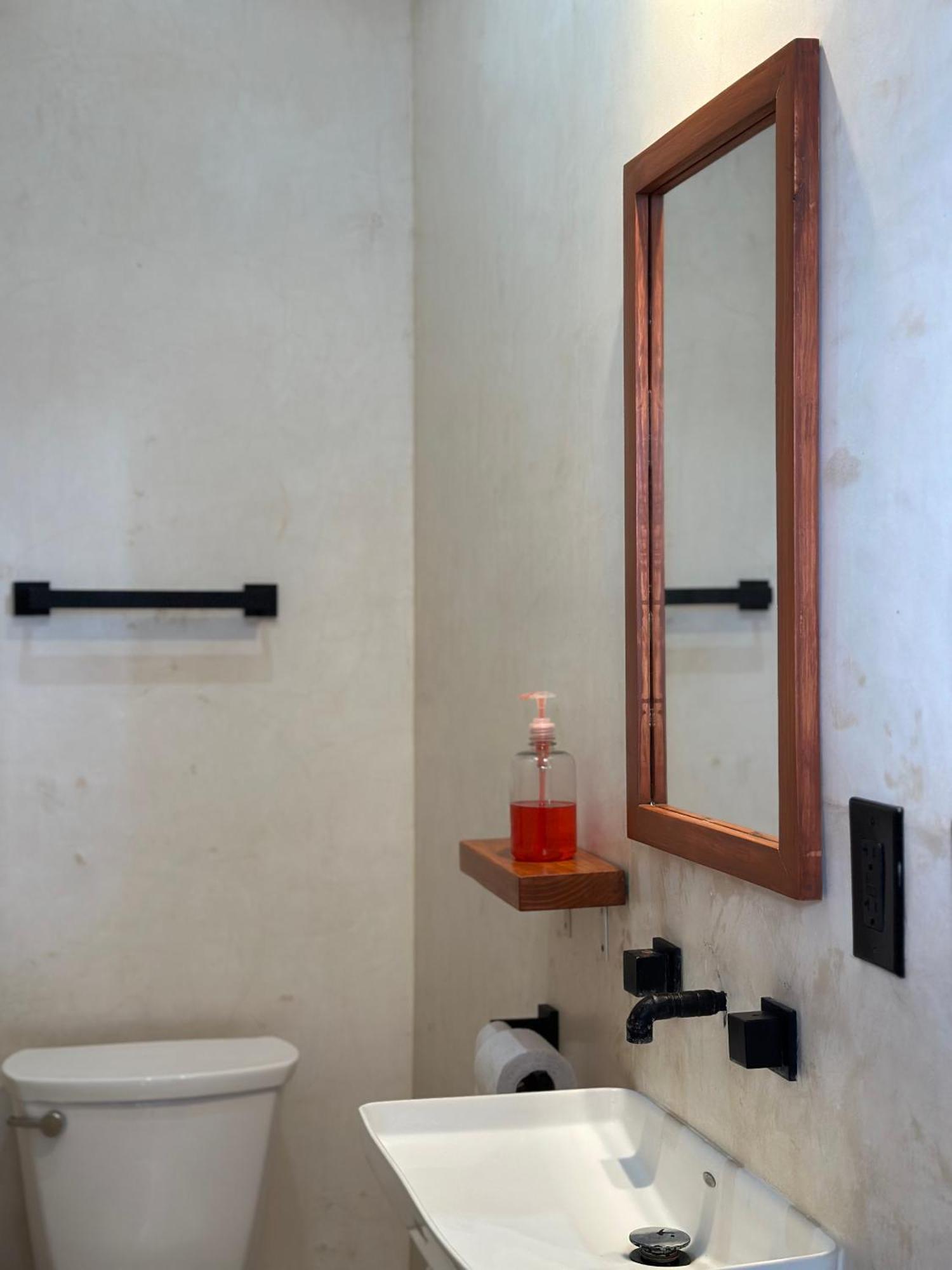 Cama en habitación compartida femenina de 6 camas