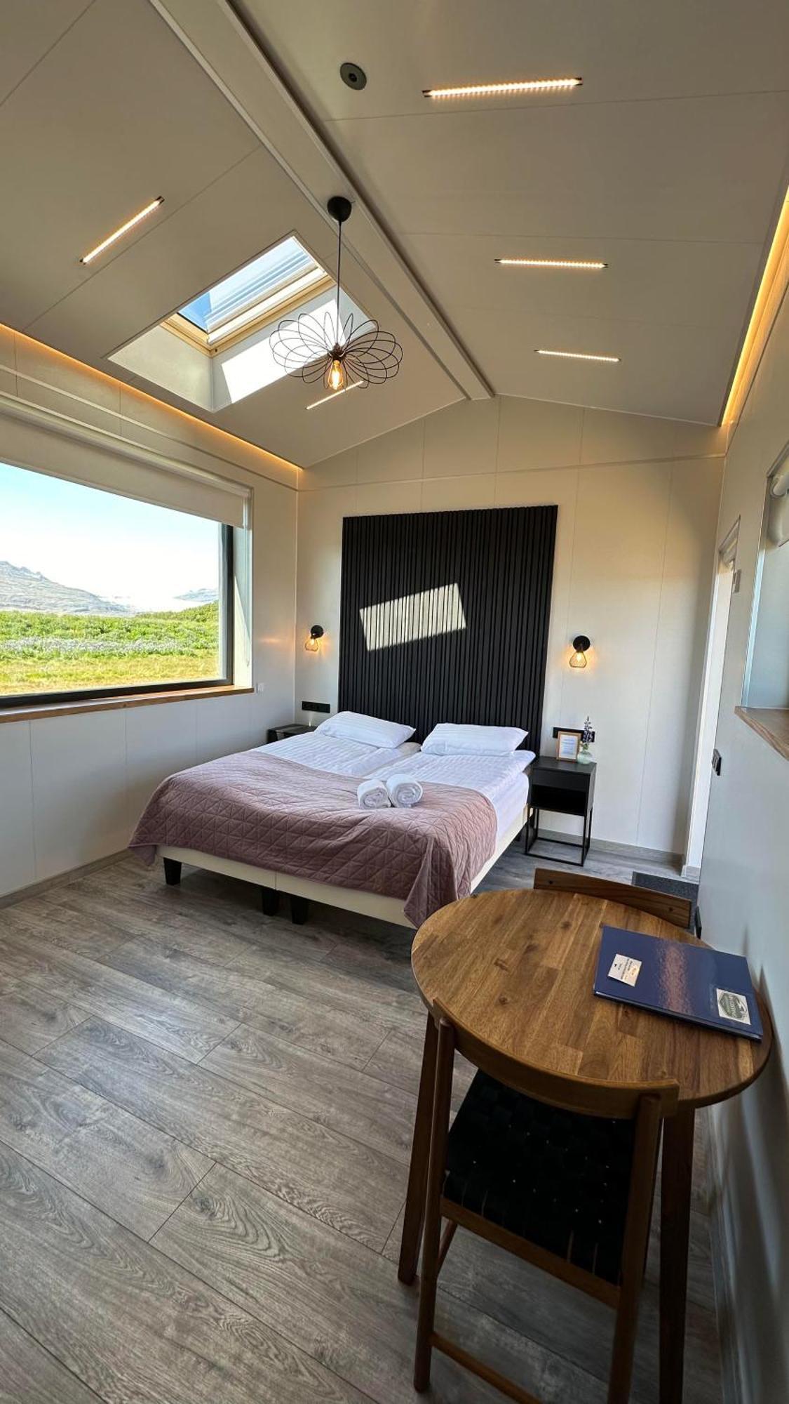Double or Twin Room with Mountain View