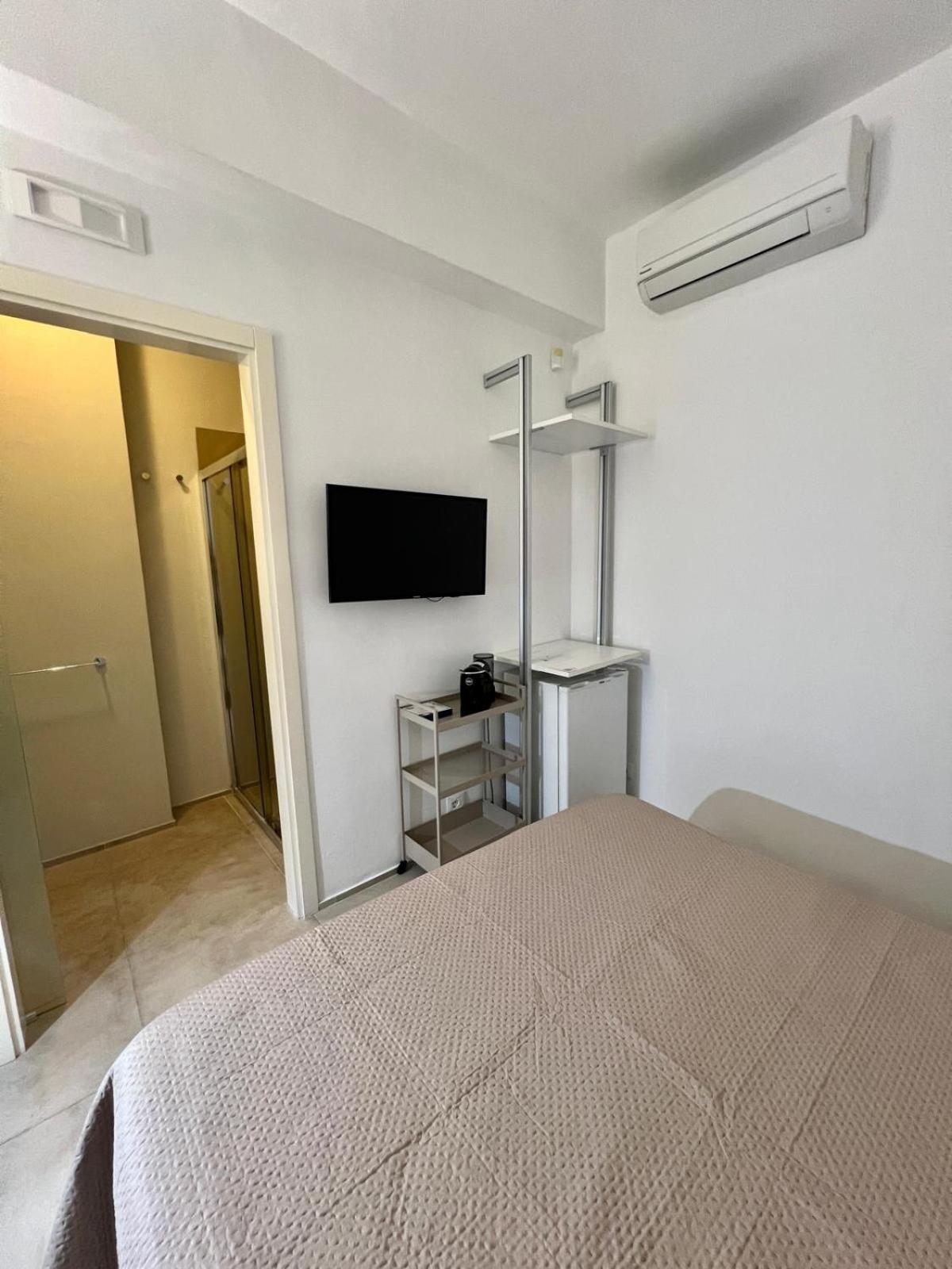 Double Room Private Bathroom