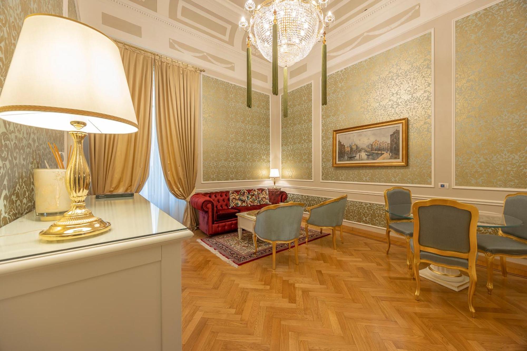 Executive Suite,1667454116:JPEG