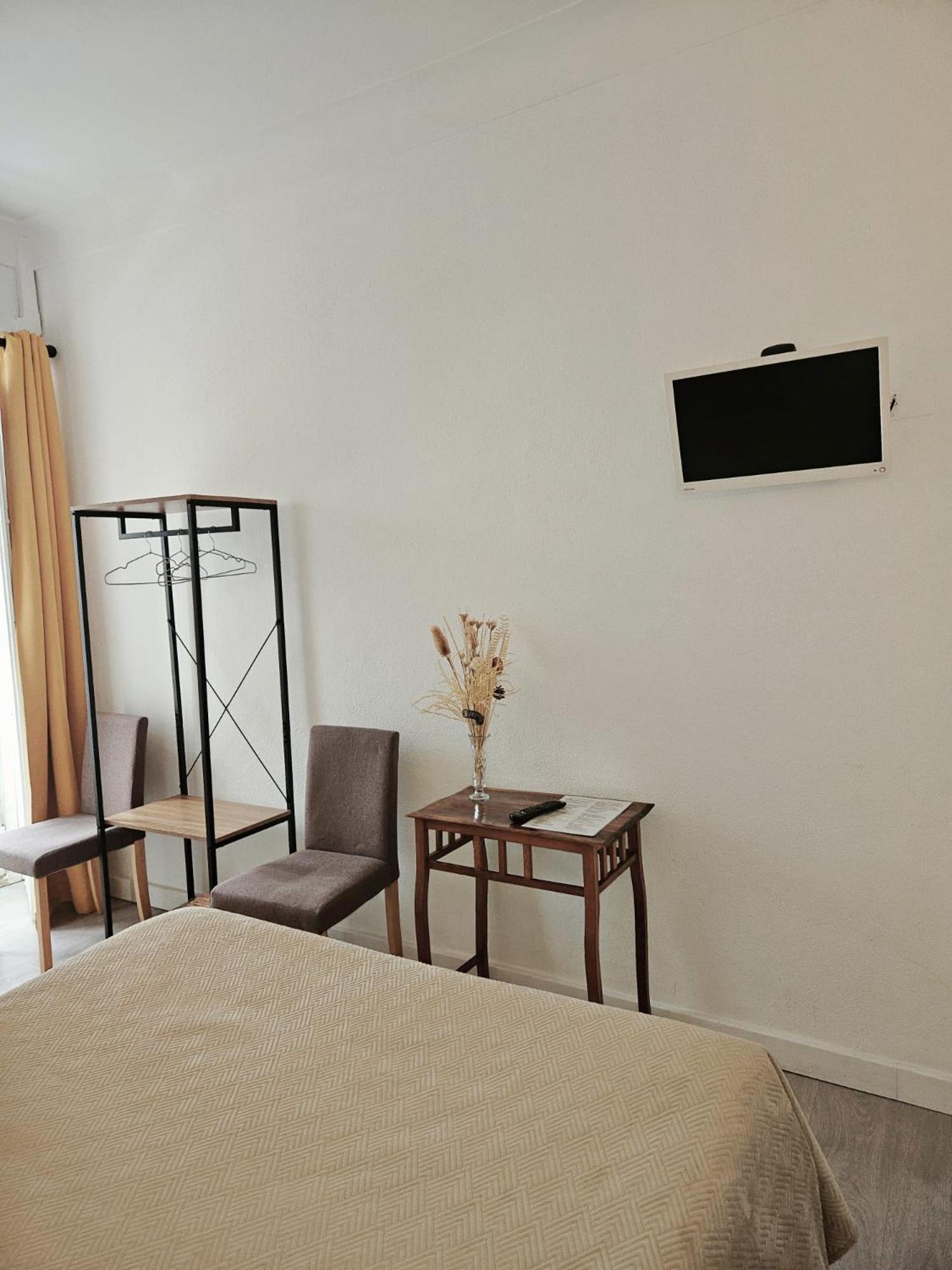 Habitación con cama grande