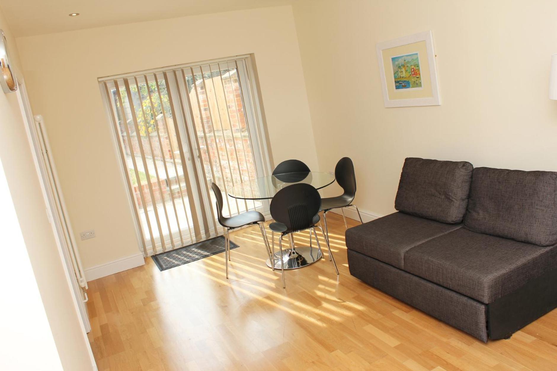 Deluxe One-Bedroom Apartment