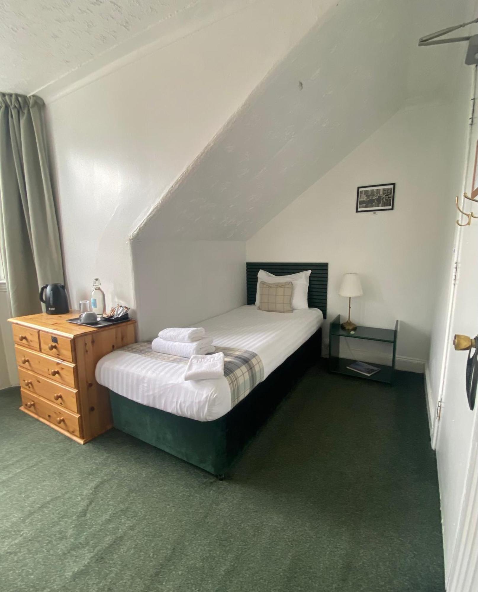 Single Room with Shared Bathroom
