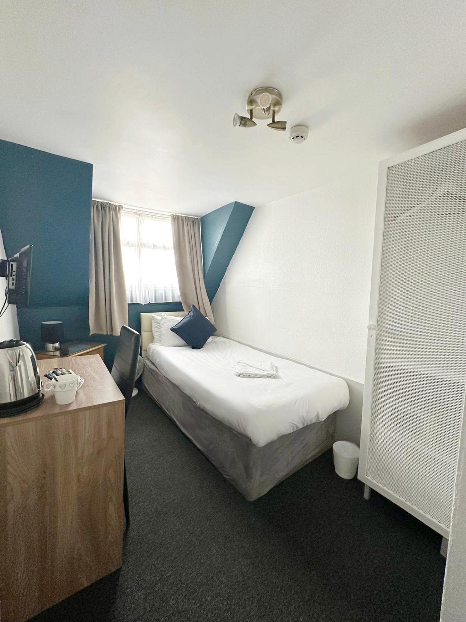 Basic Single Room with Shared Bathroom