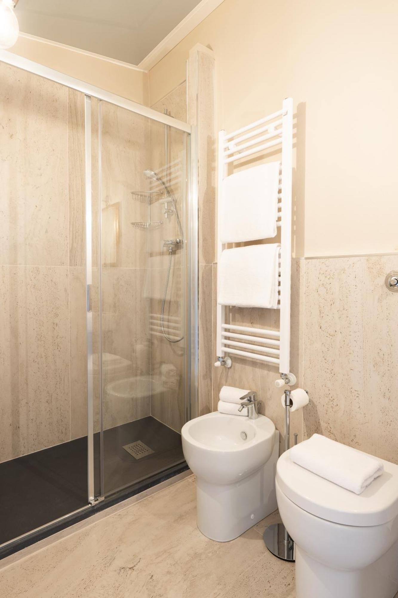 Camera Matrimoniale con Bagno Privato Esterno