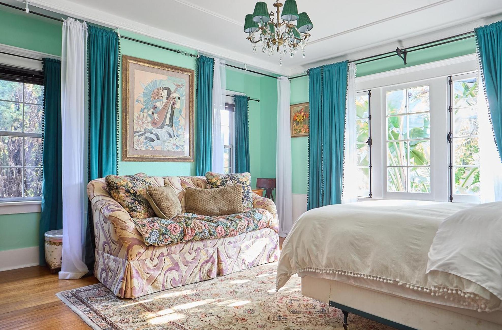 Double Room,1678735101:JPEG