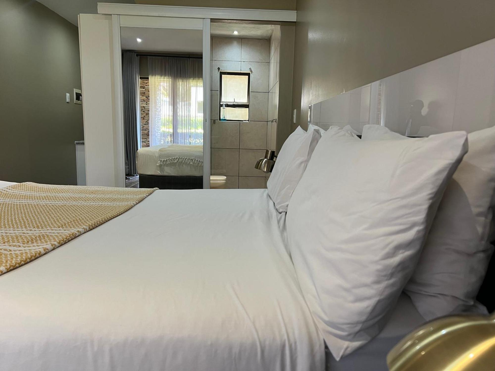 Standard Queen Room,1681769182:JPEG
