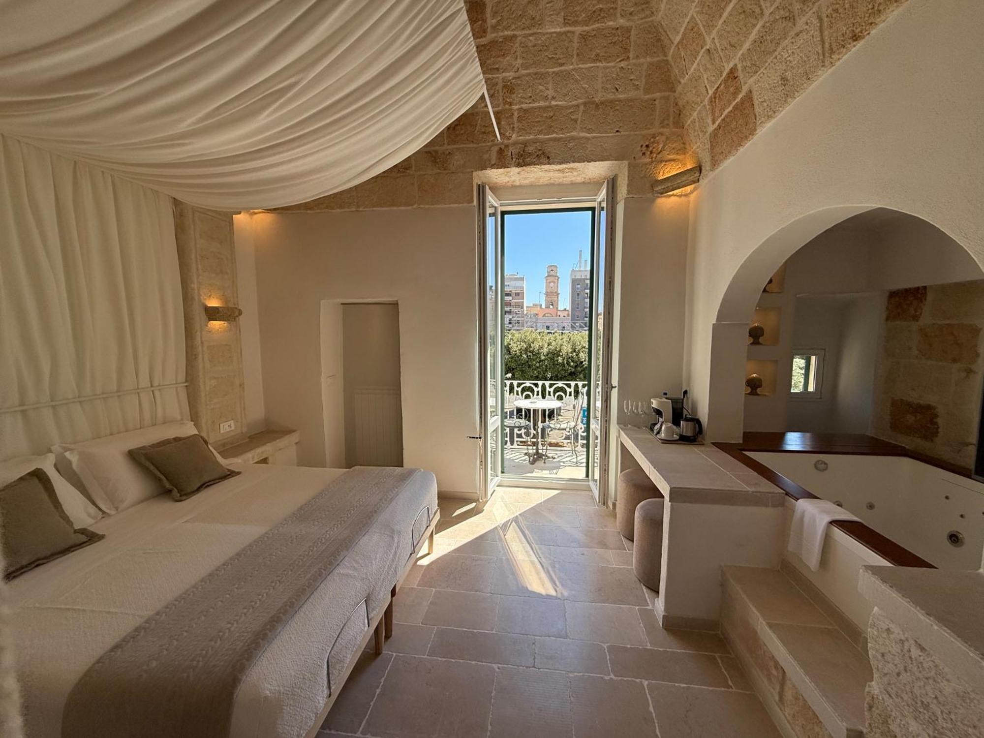 Queen Room with Spa Bath