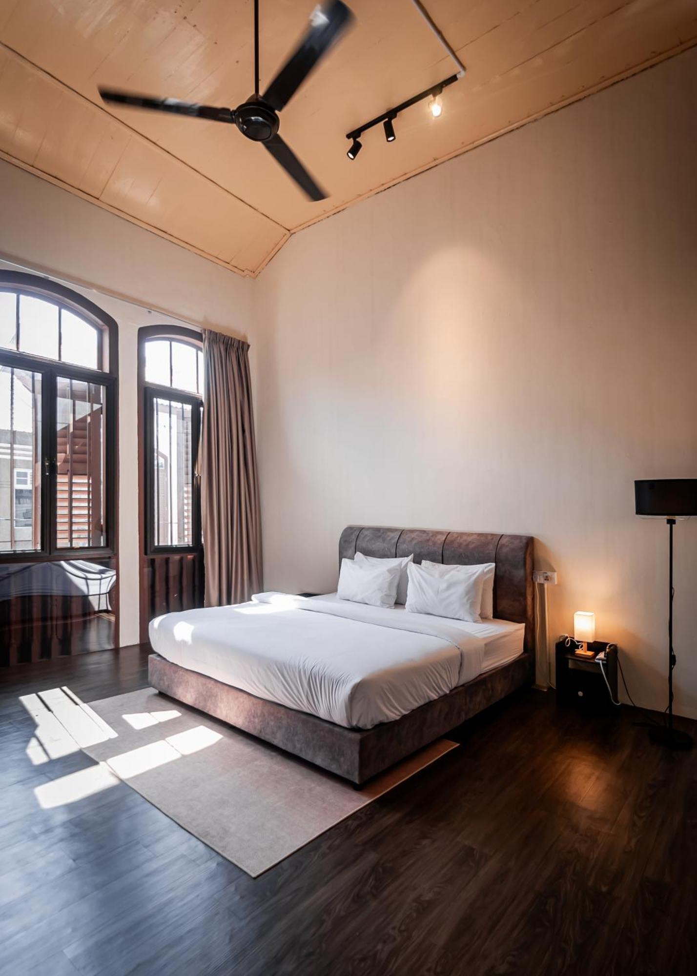 Deluxe King Suite