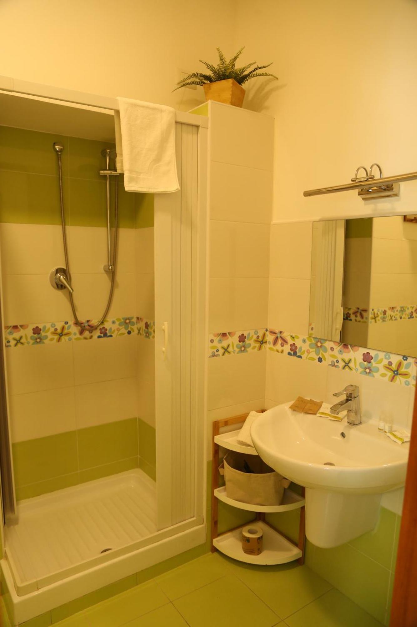 Double Room Private Bathroom,1689917178:JPEG