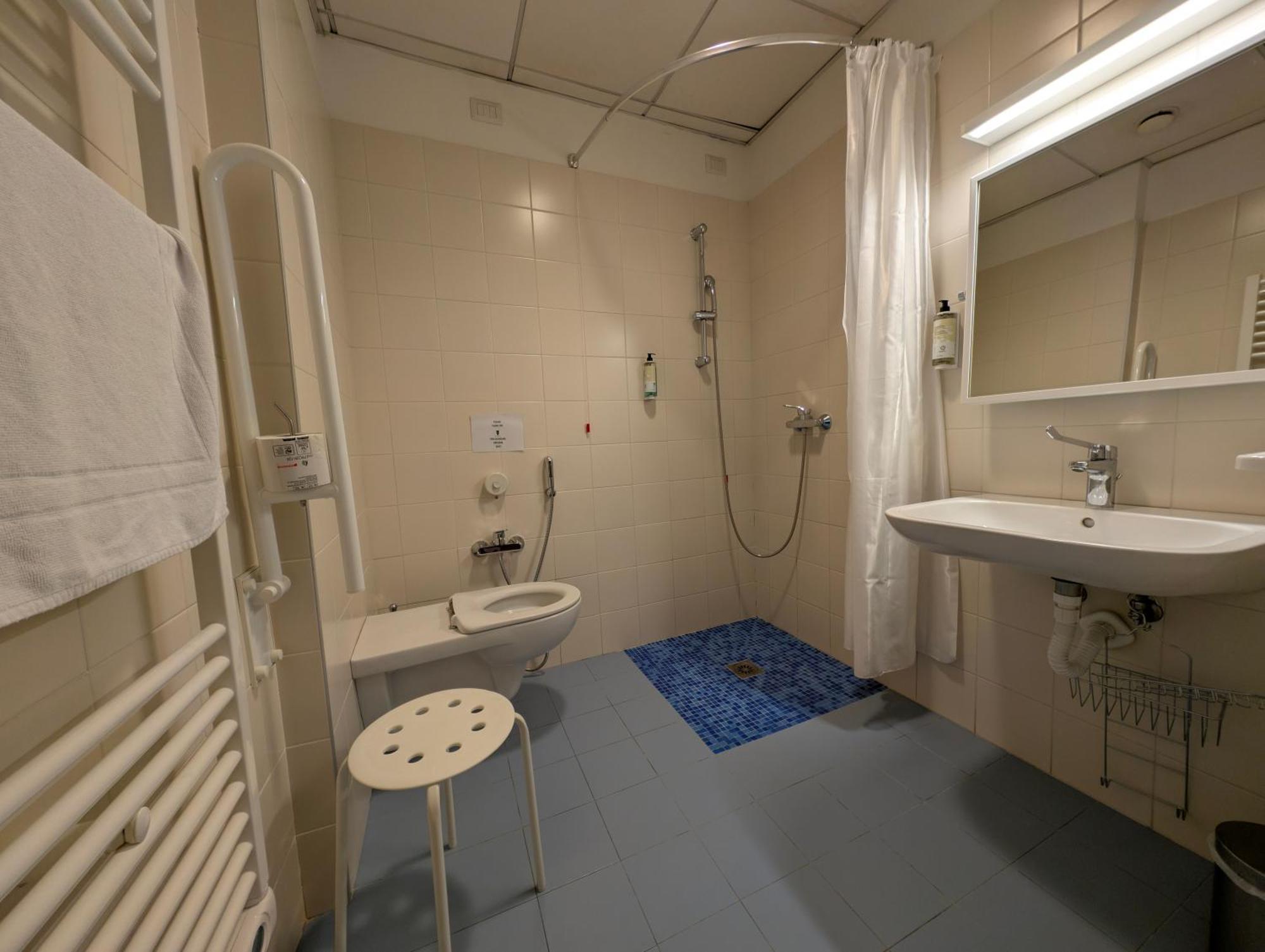 Double or Twin Room Disability Access,1692092963:JPEG