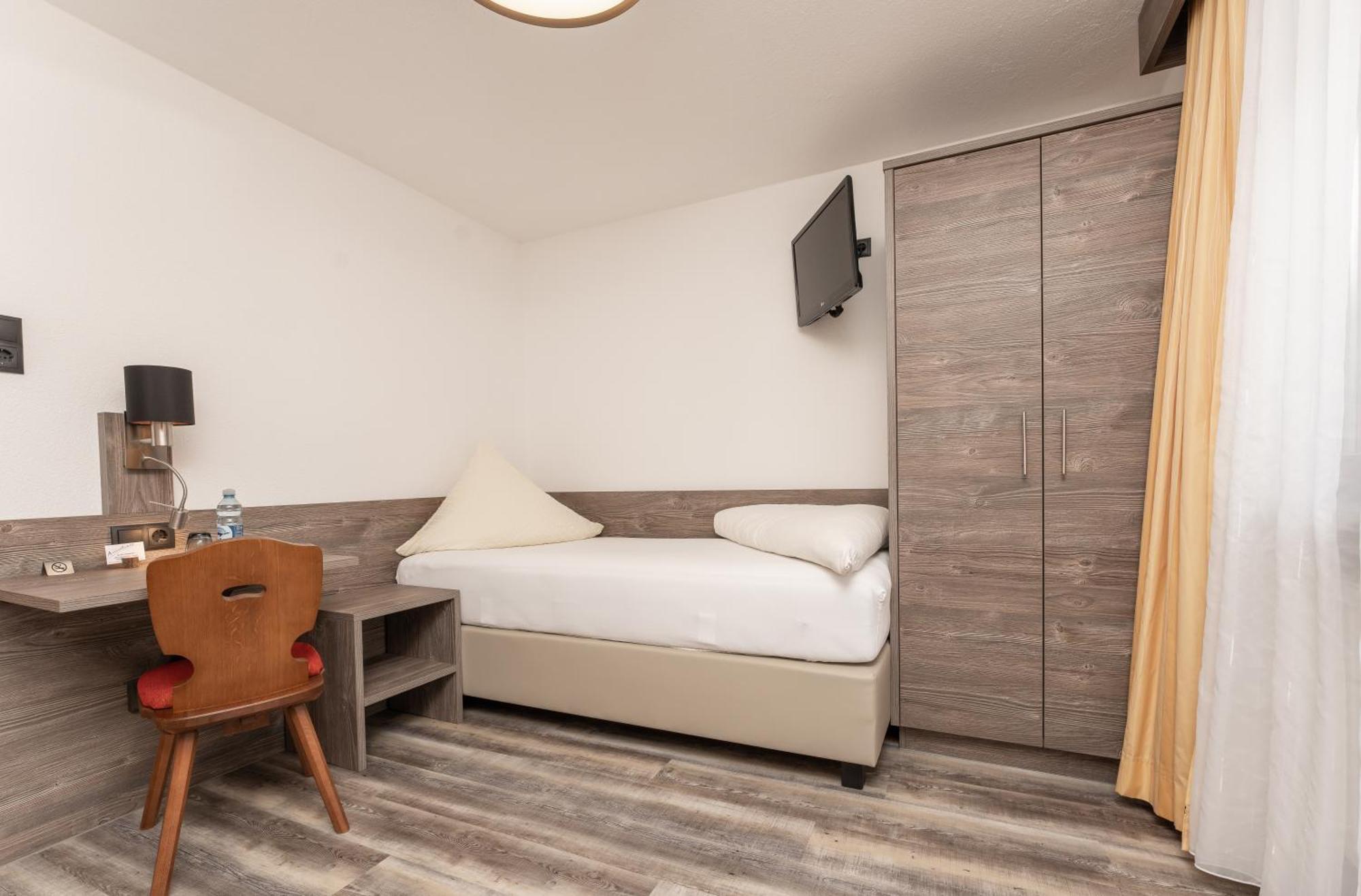 Single Room,1695790910:JPEG