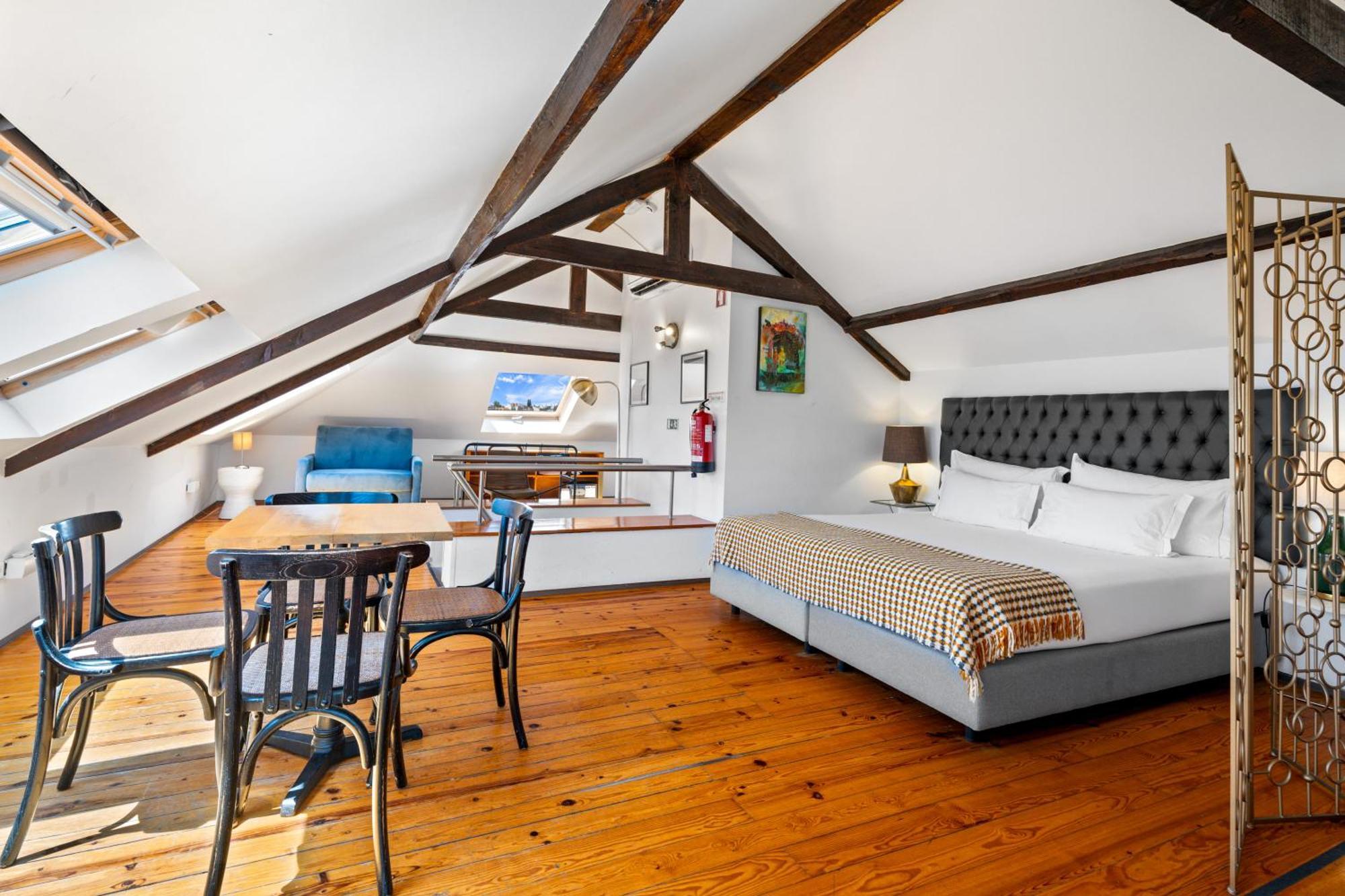 Signature Suite with Terrace and River View,1697805591:JPEG