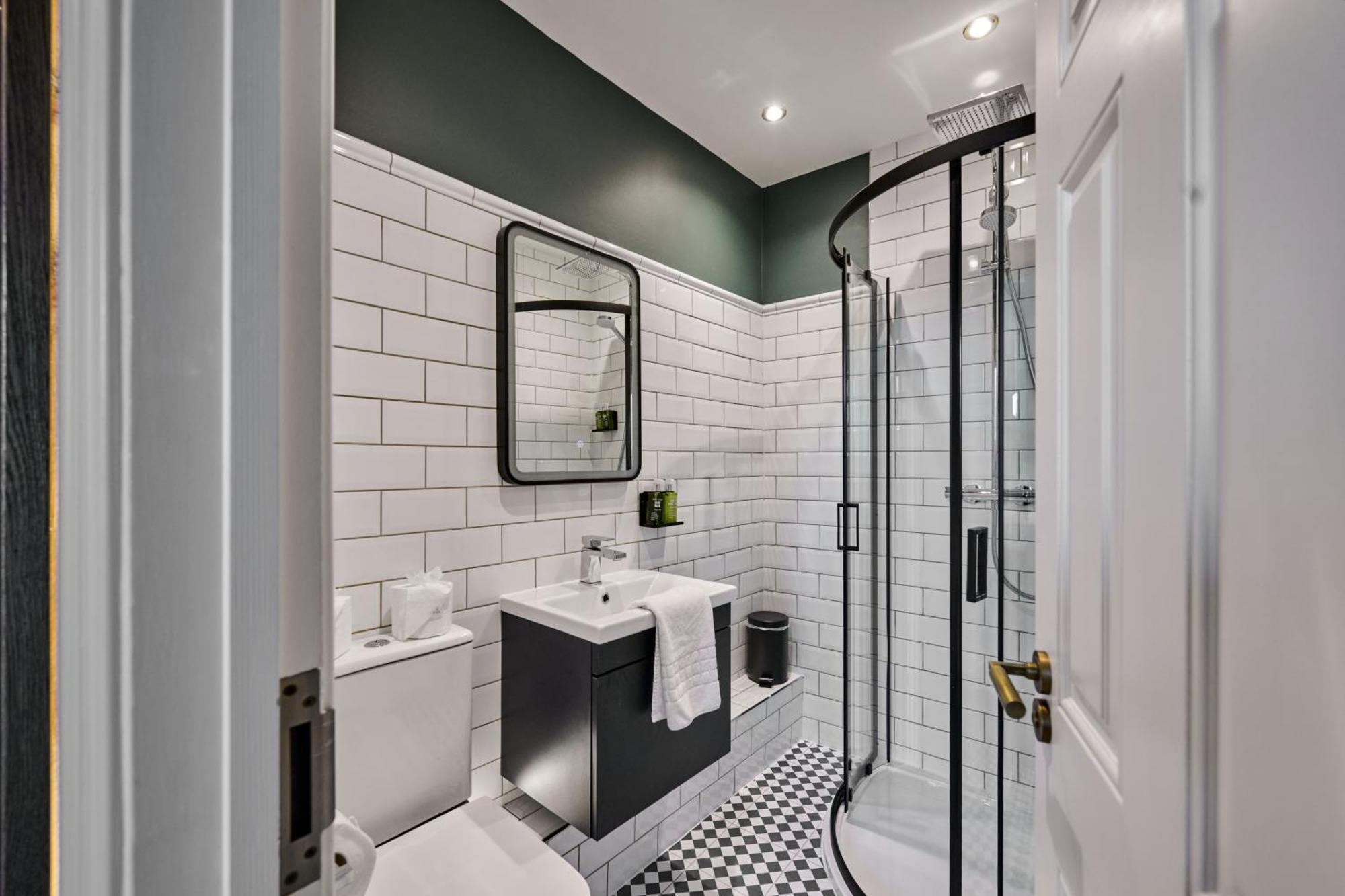 Large Double Room,1699144573:JPEG